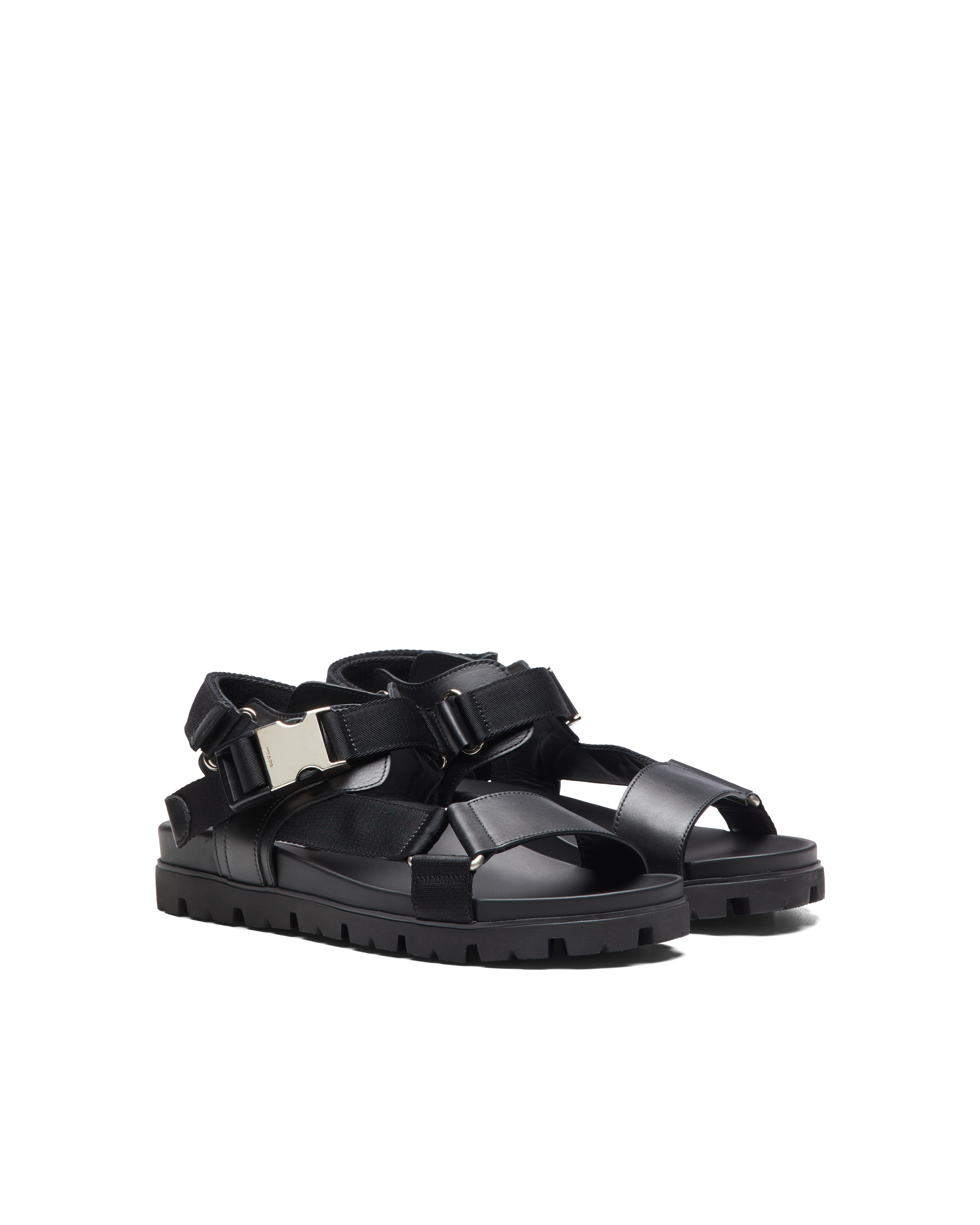 PRADA皮革尼龍飾帶涼鞋。NT27,000（PRADA提供）