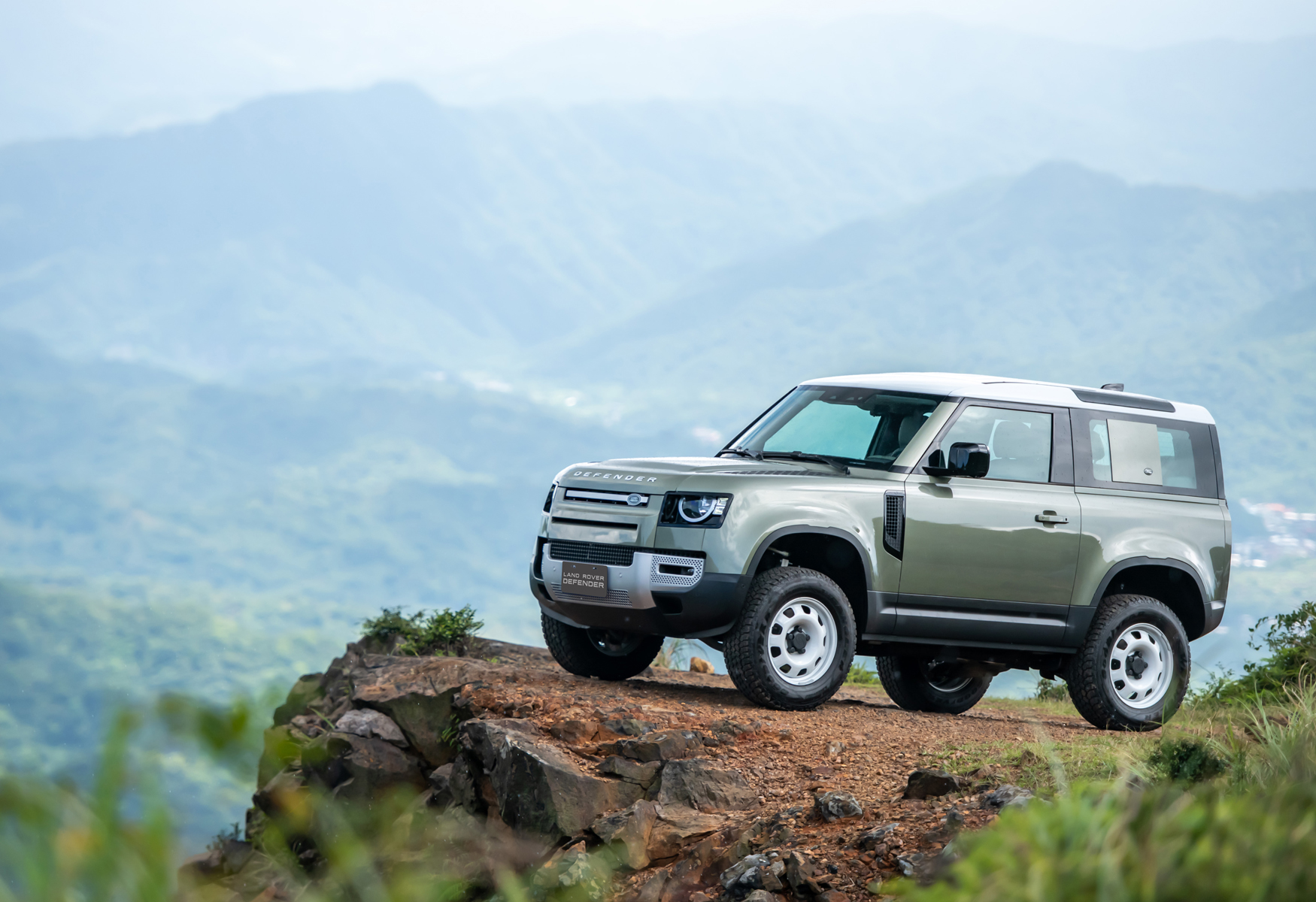 【新車登場】全地形戰將！Land Rover Defender 90