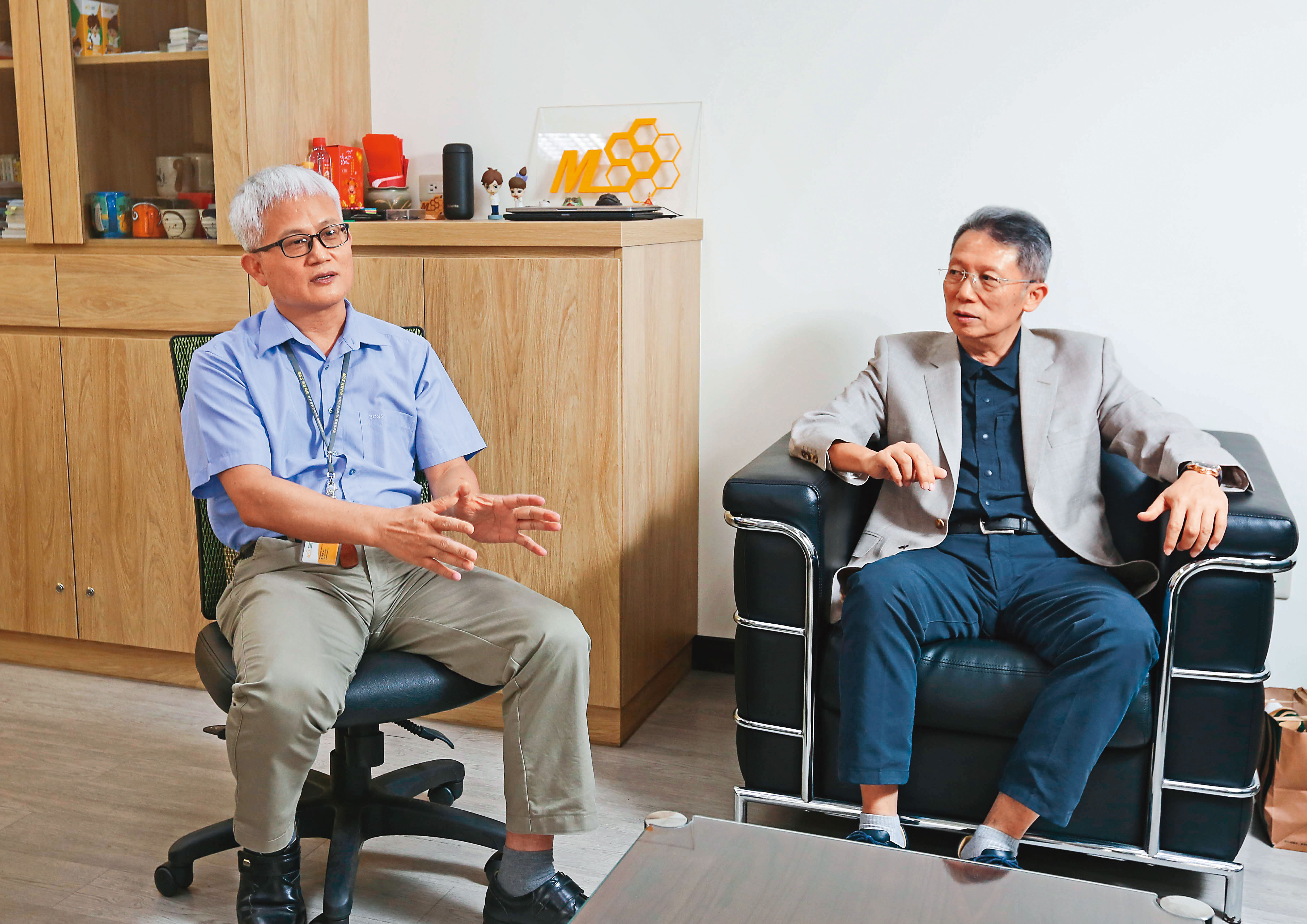 汎銓科技一路走來面對不少挑戰，曾遭股東買股、企圖併吞，柳紀綸（右）從制度面改善留才機制，搭配陳榮欽（左）領導的研發團隊，組堅強陣容。