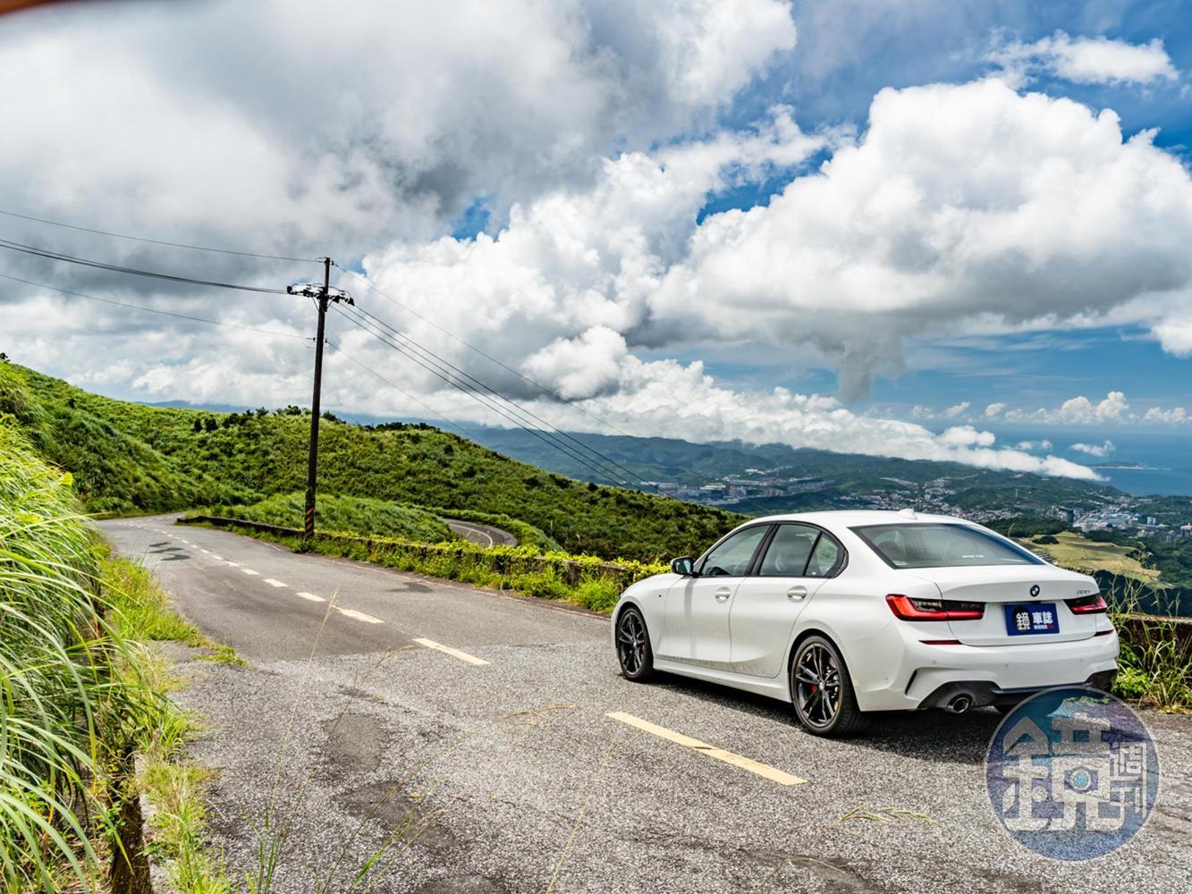 藉由選配套件的標配化，BMW 330i M Sport Midnight Edition夜型版讓消費者可以在熱血與舒適取得平衡，價格也頗為經濟，而這正是特仕車款的魅力之一。