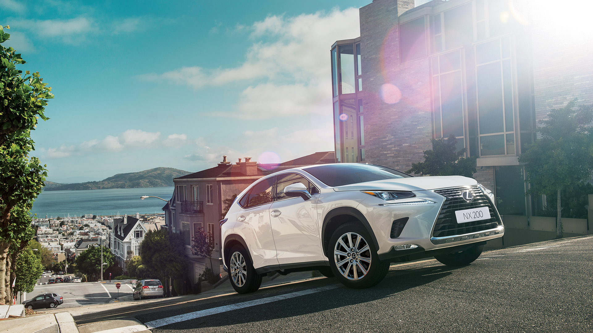 LEXUS靠著豪華休旅車NX新車大量到港,銷量衝上2,006台,連兩月蟬連豪華進口車一哥。(翻攝自lexus taiwan官網)