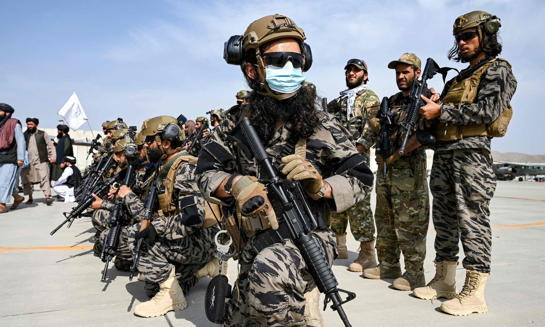 塔利班在美軍撤退後，接收大量軍事裝備。（翻攝自Rizwan Khan推特）