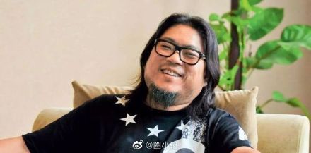 中國近日封殺多名娛樂圈名人，知名文化人、音樂製作人高曉松也疑似遭封殺，作品被下架。（翻攝微博）