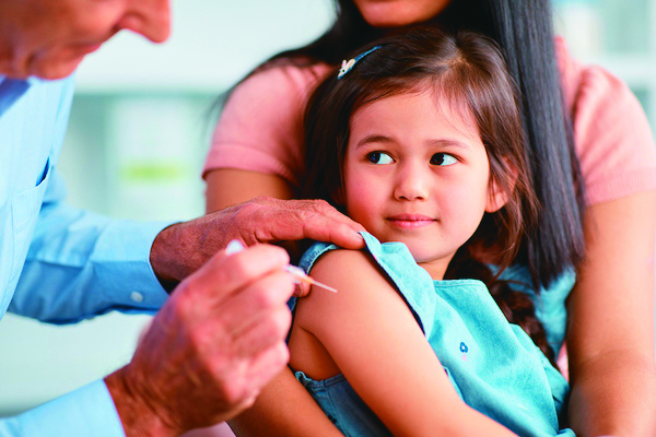 減少流感病毒散播，最直接有效的方式就是接種流感疫苗。（台灣東洋藥品提供）