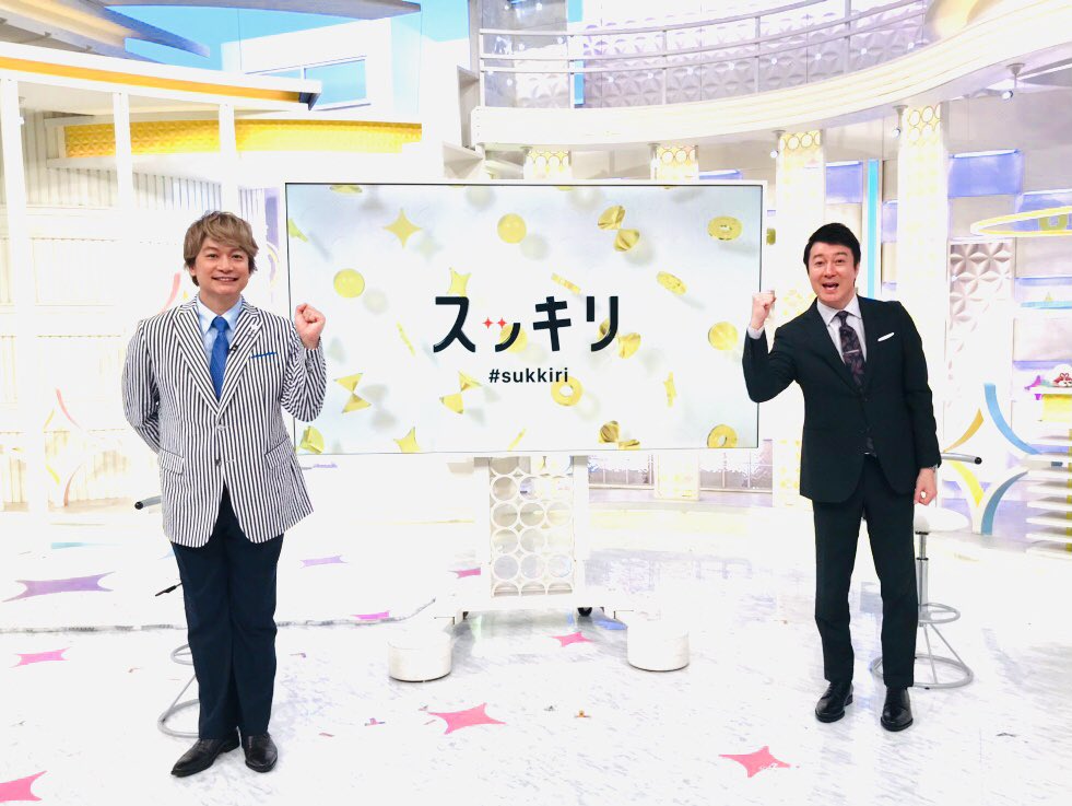 日本電視台晨間新聞節目《スッキリ(Sukkiri)》的主持人加藤浩次(右),14年前就在電視節目上表達自己堅持站著尿的立場,近日因最新調查而再次在節目上論戰。(翻攝推特@ntv_sukkiri)