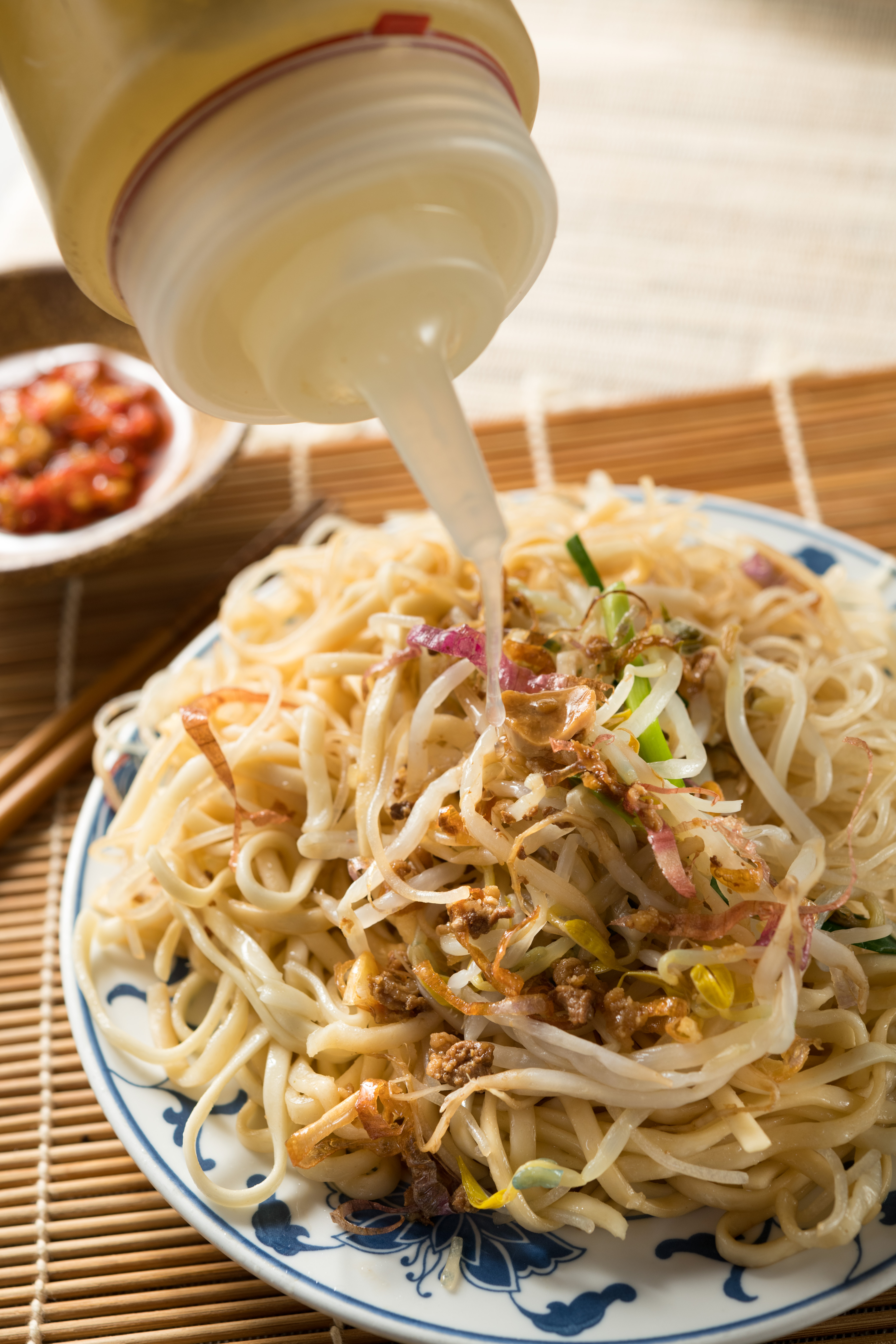 「米粉麵」滋味樸實,和魚湯是常客點餐標配。(30元/小份)