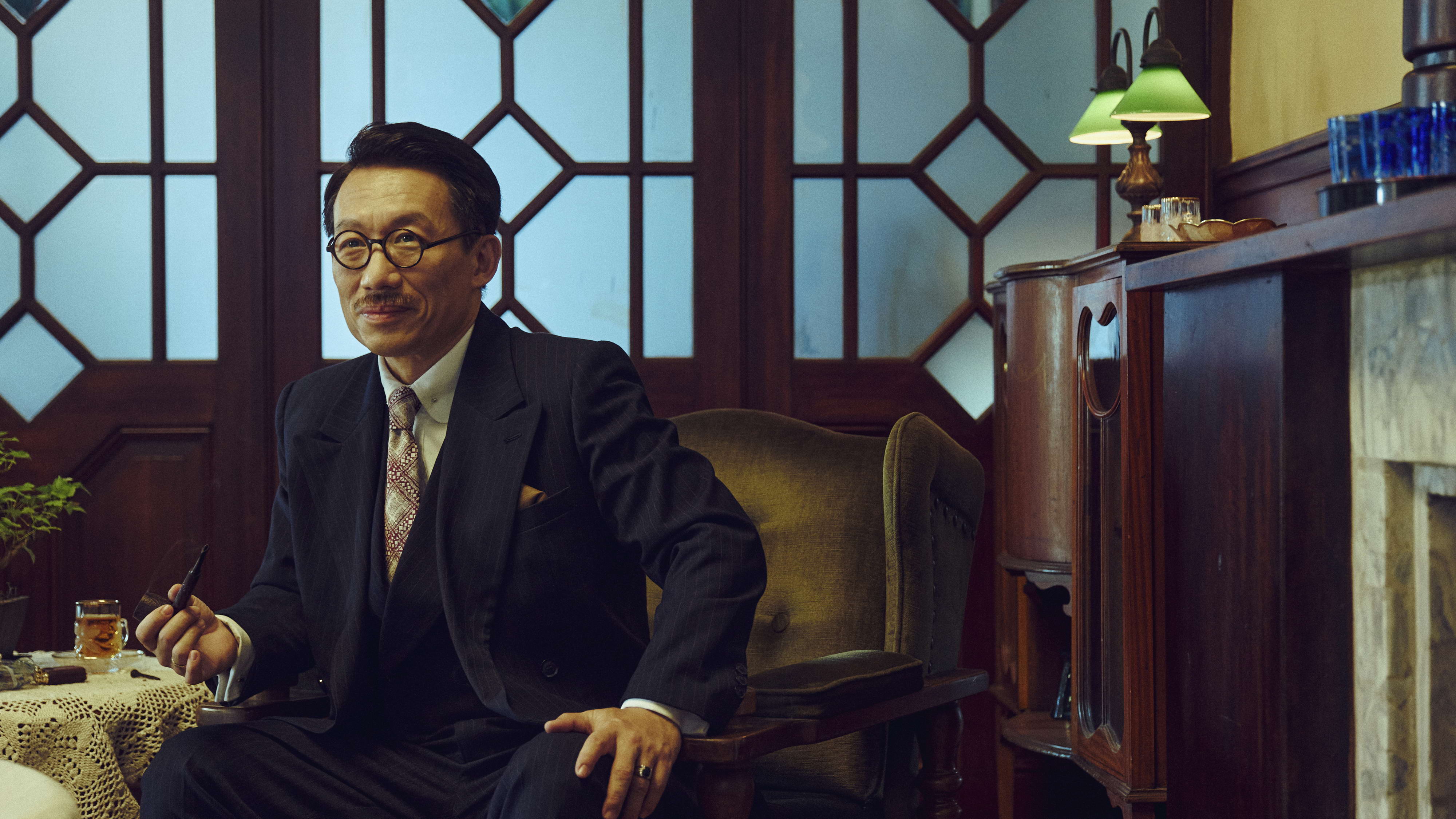 郭子乾在劇中飾演茶葉大王吉桑，全台最大茶葉出口商日光公司董事長 茶金時代的開創者。（公視提供）