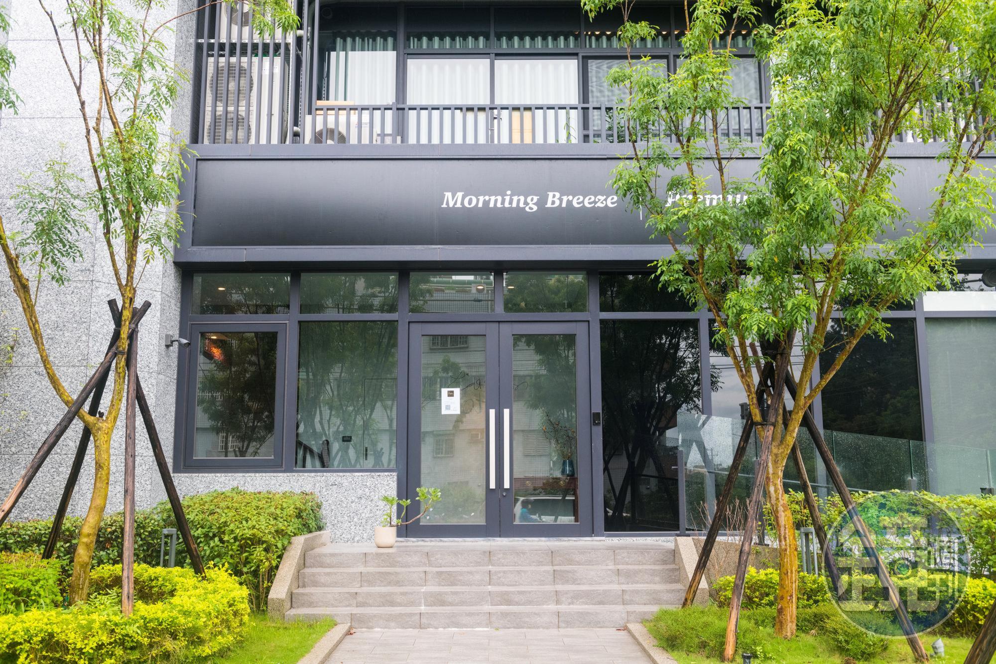 新派法菜餐廳「L'Atelier par Yao」位於2樓，沒有招牌，可認1樓早午餐店當地標。