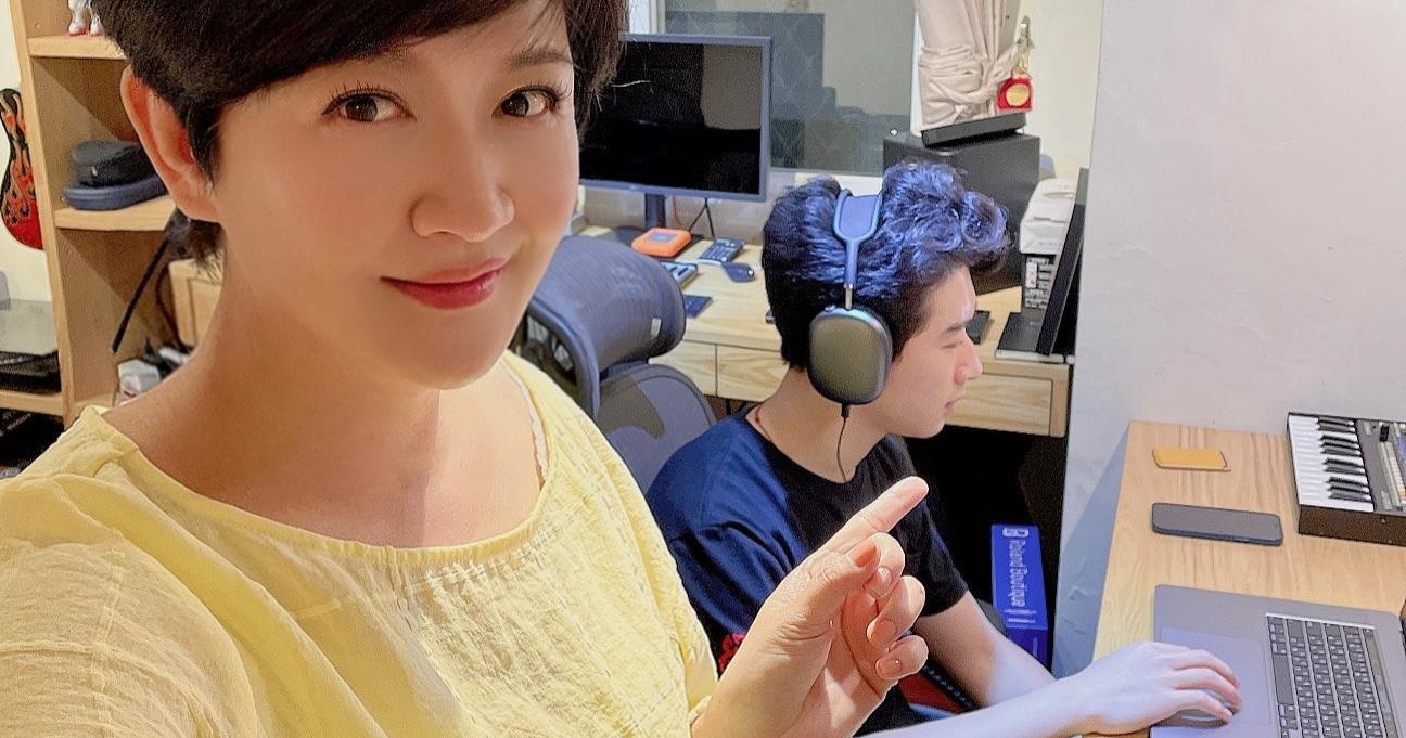 居家防疫期間,崔佩儀和兒子貝克宇彼此產生衝突。(翻攝自崔佩儀臉書)