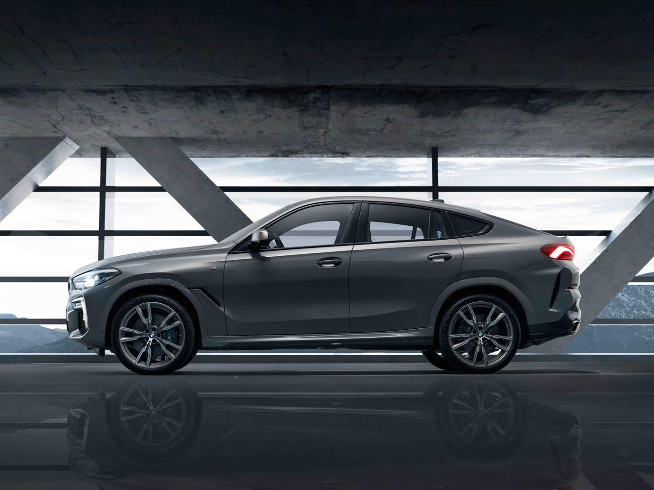 全新BMW X6 M50i Individual Edition兼具動感與美學,特殊車色Lime Rock Grey烘托出卓越不凡的高雅質感。