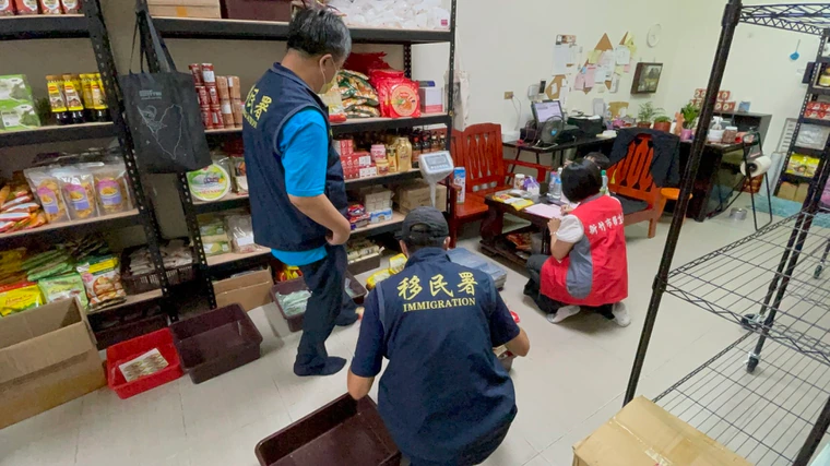 查獲越南商店有豬瘟肉後,該案將續報新竹檢察署指揮偵辦,並向上揪出病毒來源。(新竹市專勤隊提供)