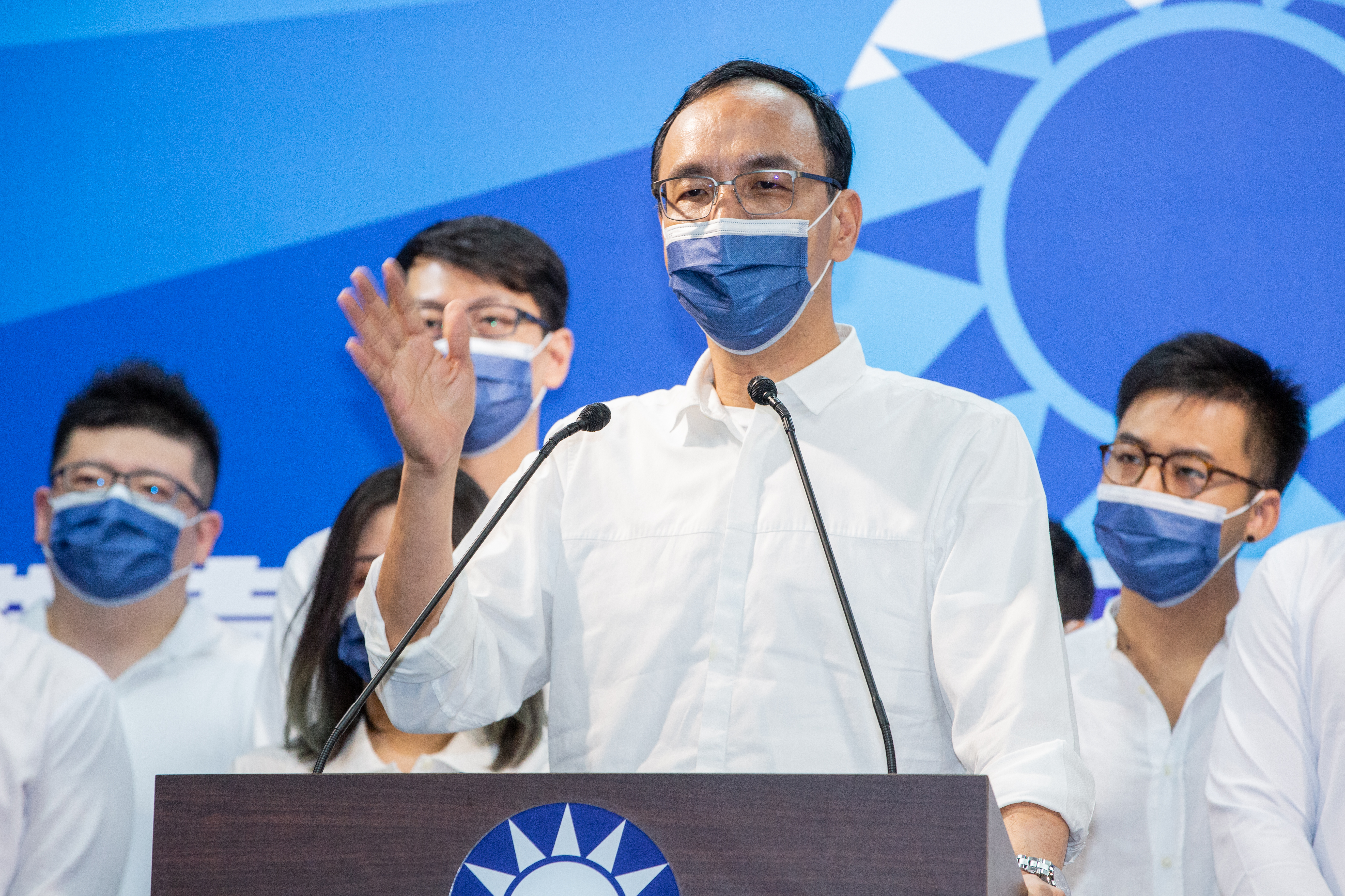 朱立倫今天呼籲中央政府，儘速公布第二類疫苗造冊施打名單，「不要大搞政治防疫，甩鍋基層！」（本刊資料照）