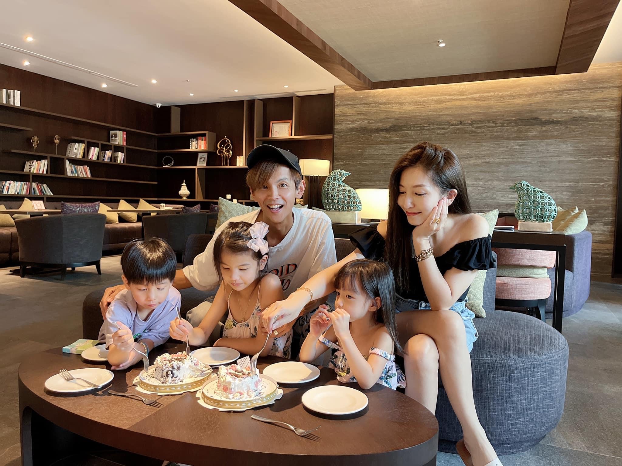 Grace與阿翔婚後生有2女1男，開學日讓她給忙翻了。（圖/翻攝自Grace臉書）