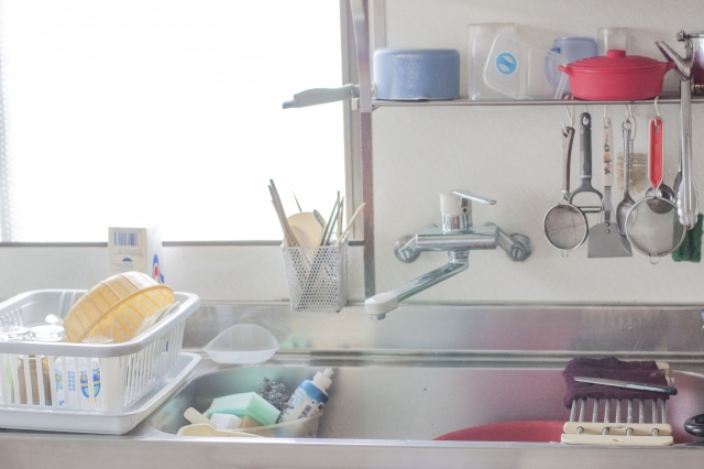 一名主婦分享，自己利用天然的檸檬，讓蟑螂「怕到跑光光。」（示意圖，photo-AC）