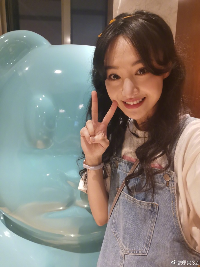 鄭爽代孕又逃稅,這輩子恐難再翻身。(翻攝自鄭爽微博)