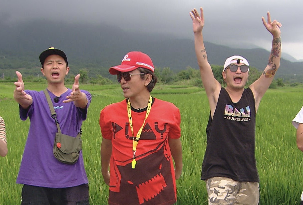 「小鬼」黃鴻升（左）最後主持的綜藝節目《綜藝玩很大》再度入圍電視金鐘獎，讓人期待。（三立提供）