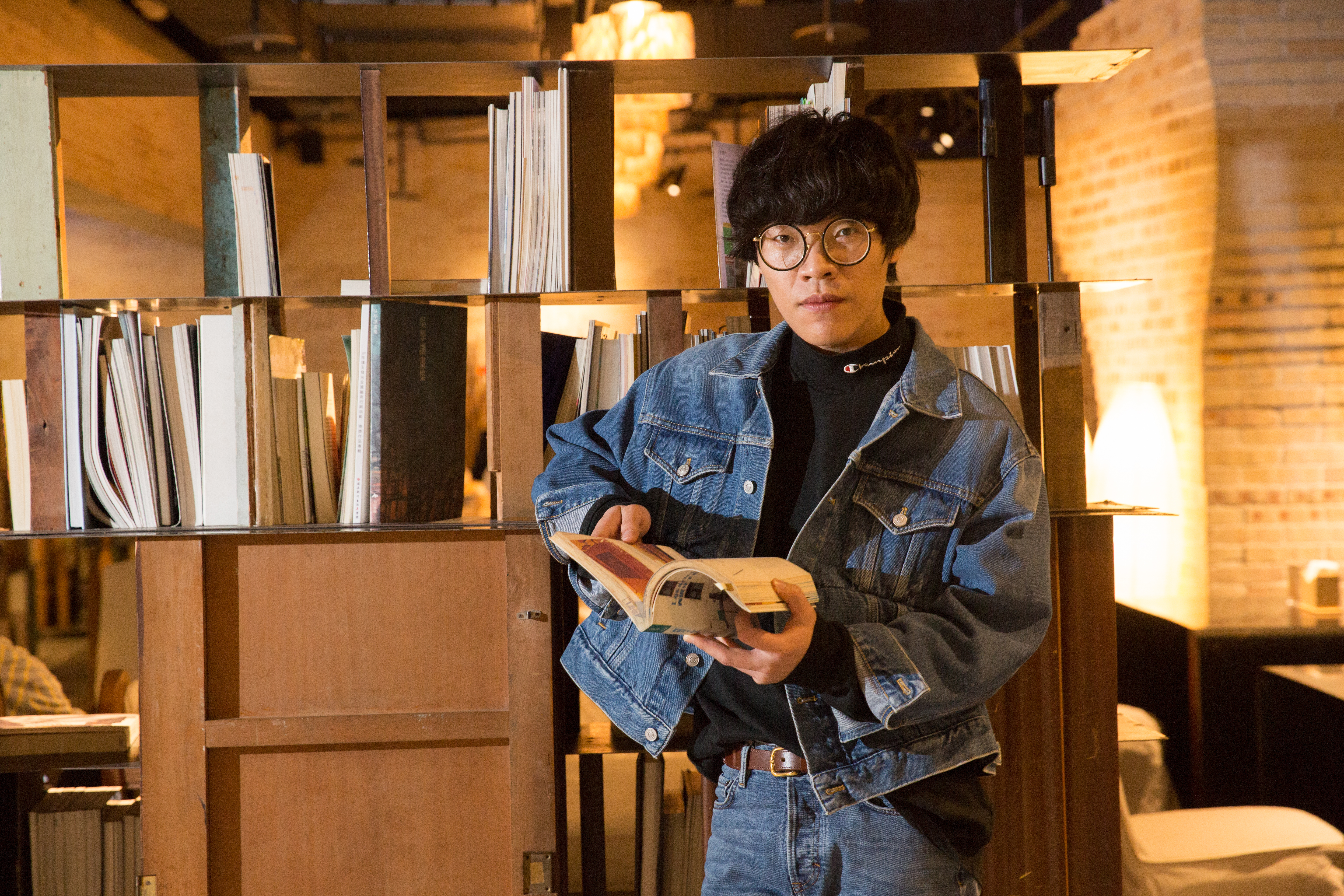 盧廣仲演唱〈刻在我心底的名字〉傳唱度極高，卻捲入抄襲風波。（本刊資料照）