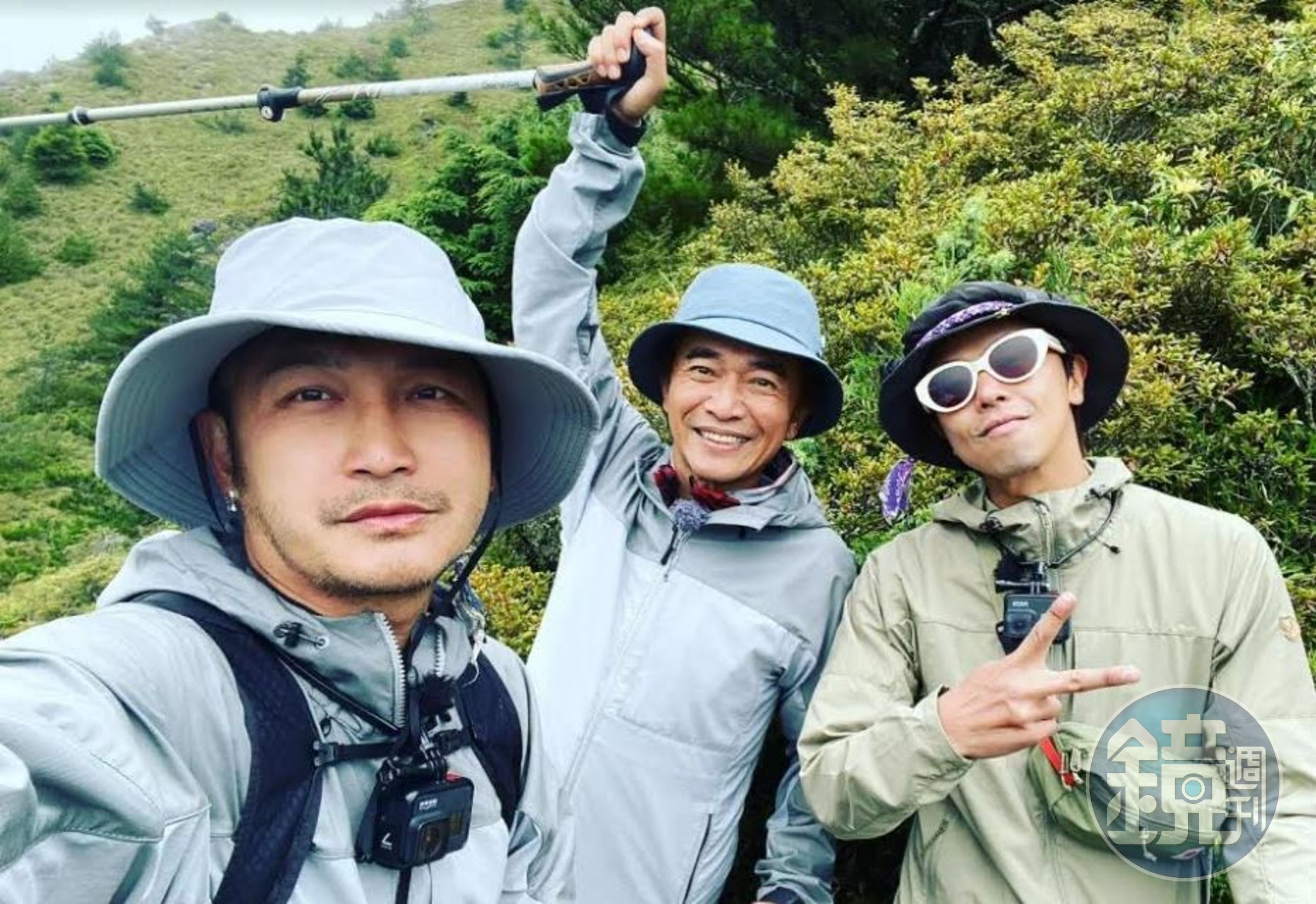 小鬼和吳宗憲、KID以《綜藝玩很大》入圍「益智及實境節目主持人獎」。（翻攝自臉書）