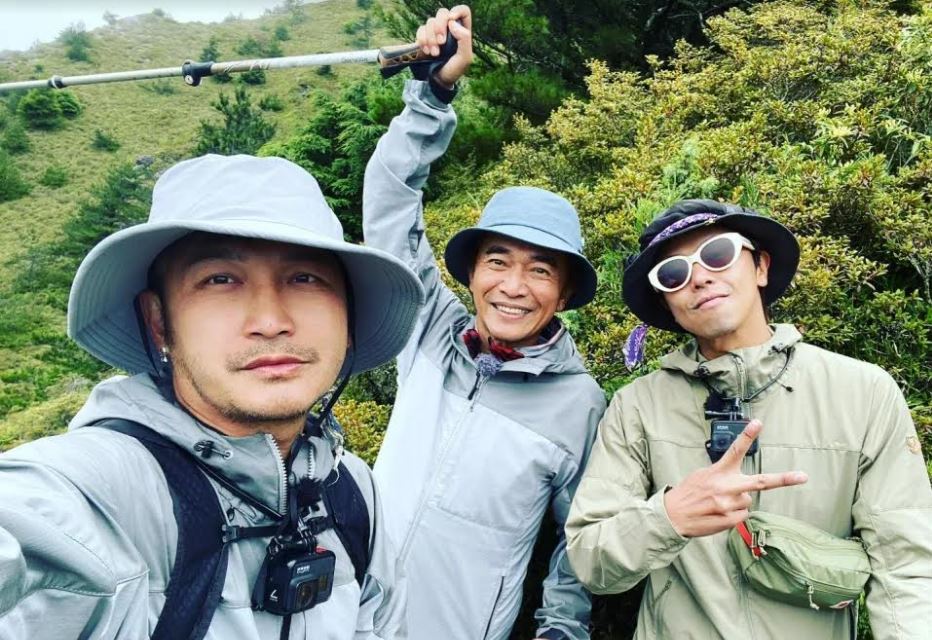 小鬼和吳宗憲、KID以《綜藝玩很大》入圍「益智及實境節目主持人獎」。（翻攝自臉書）