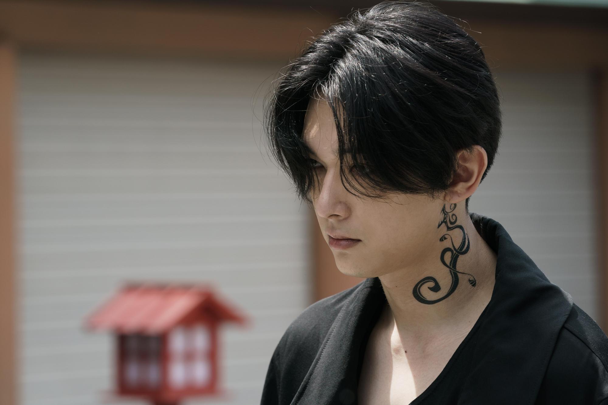 吉澤亮的外型被視為是飾演Mikey的不二人選,連現代的黑髮造型也完美駕馭。(蜜蜂工房提供)