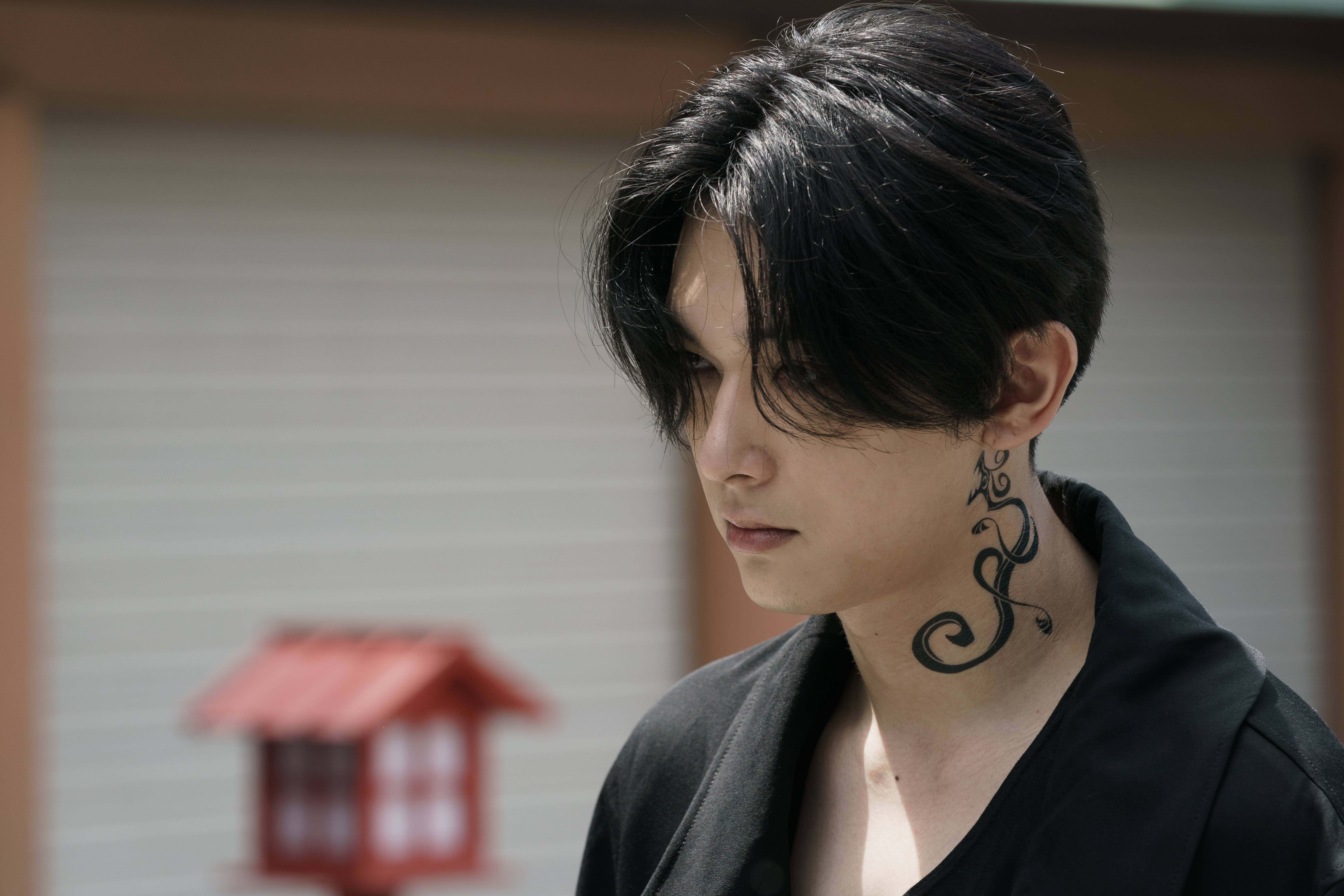 吉澤亮的外型被視為是飾演Mikey的不二人選，連現代的黑髮造型也完美駕馭。（蜜蜂工房提供）
