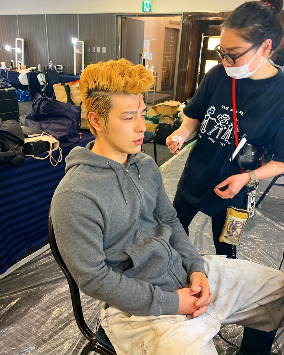 湊祥希拍攝《東京復仇者》期間，每天都得提早一小時到現場吹整流氓髮型。（蜜蜂工房提供）