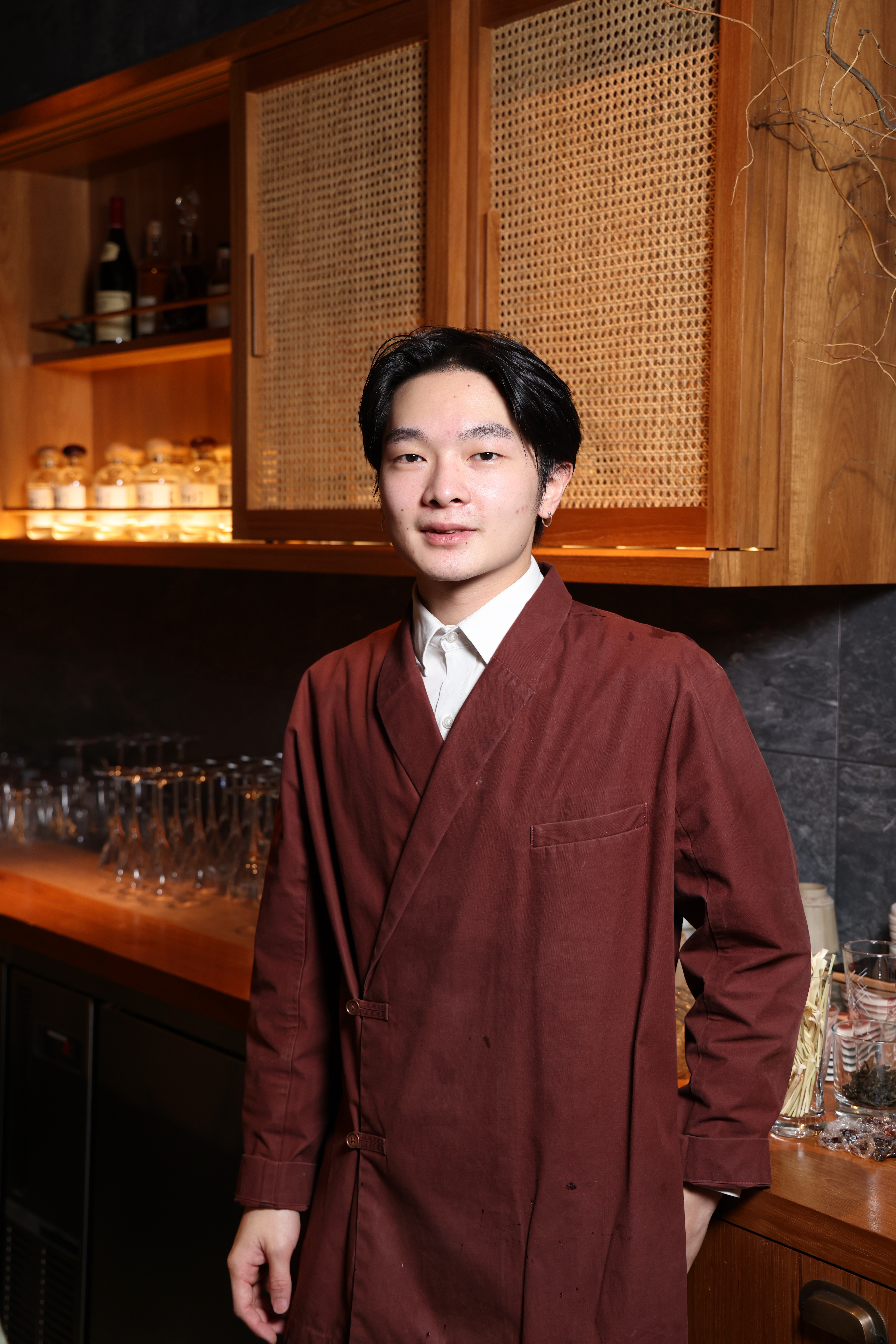 副店長楊育昌示範聯名商品的居家調法。