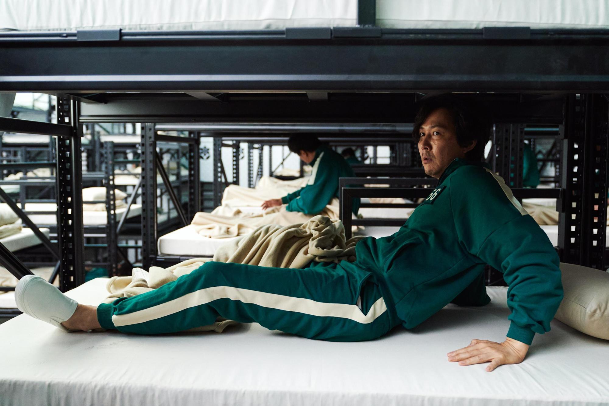 韓國影帝李政宰在《魷魚遊戲》演出的「成奇勳」是他出道28年以來從未嘗試過的角色。（Netflix提供）