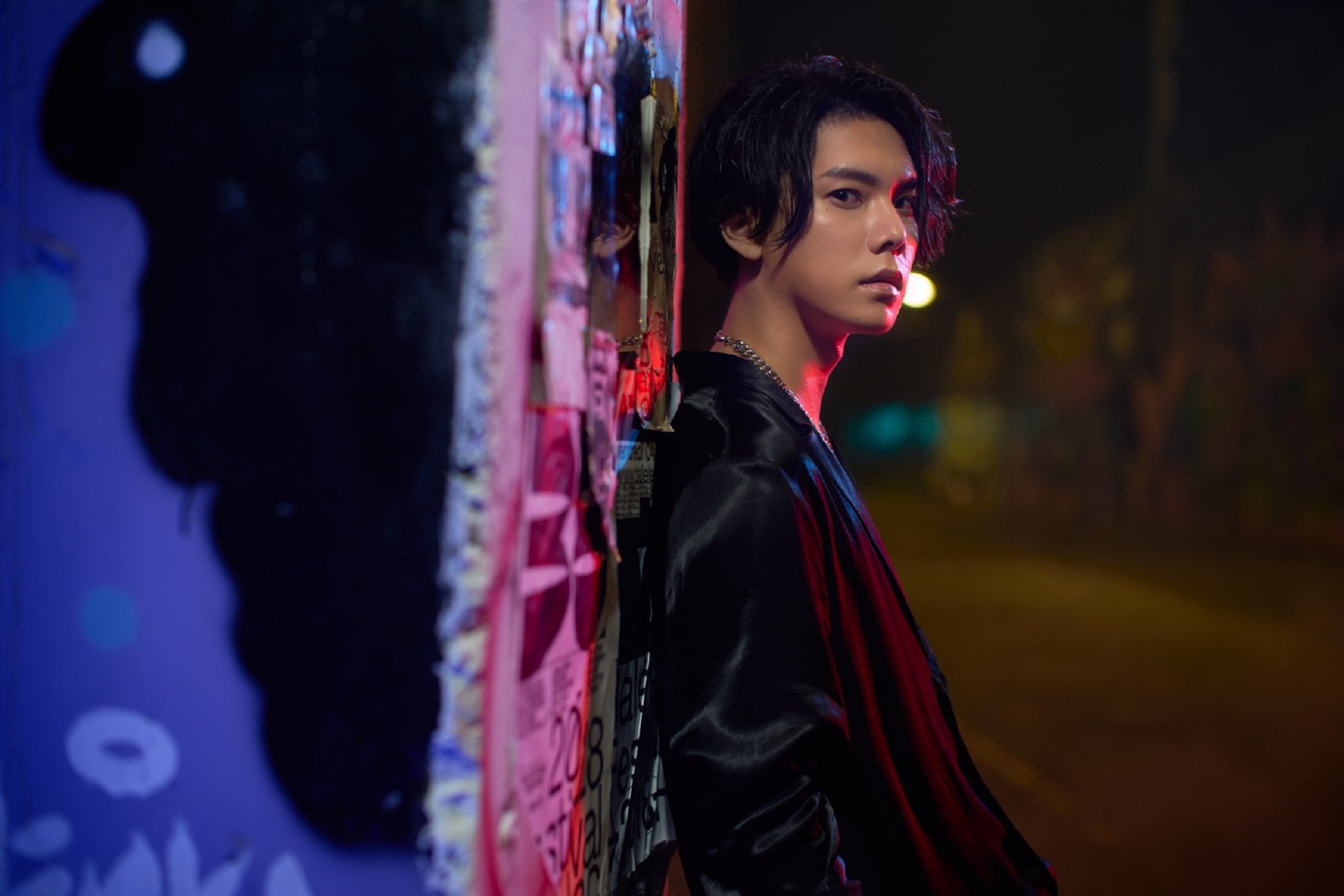 楊宇騰拍攝〈懷疑愛〉MV。（泓康天下娛樂文創提供）