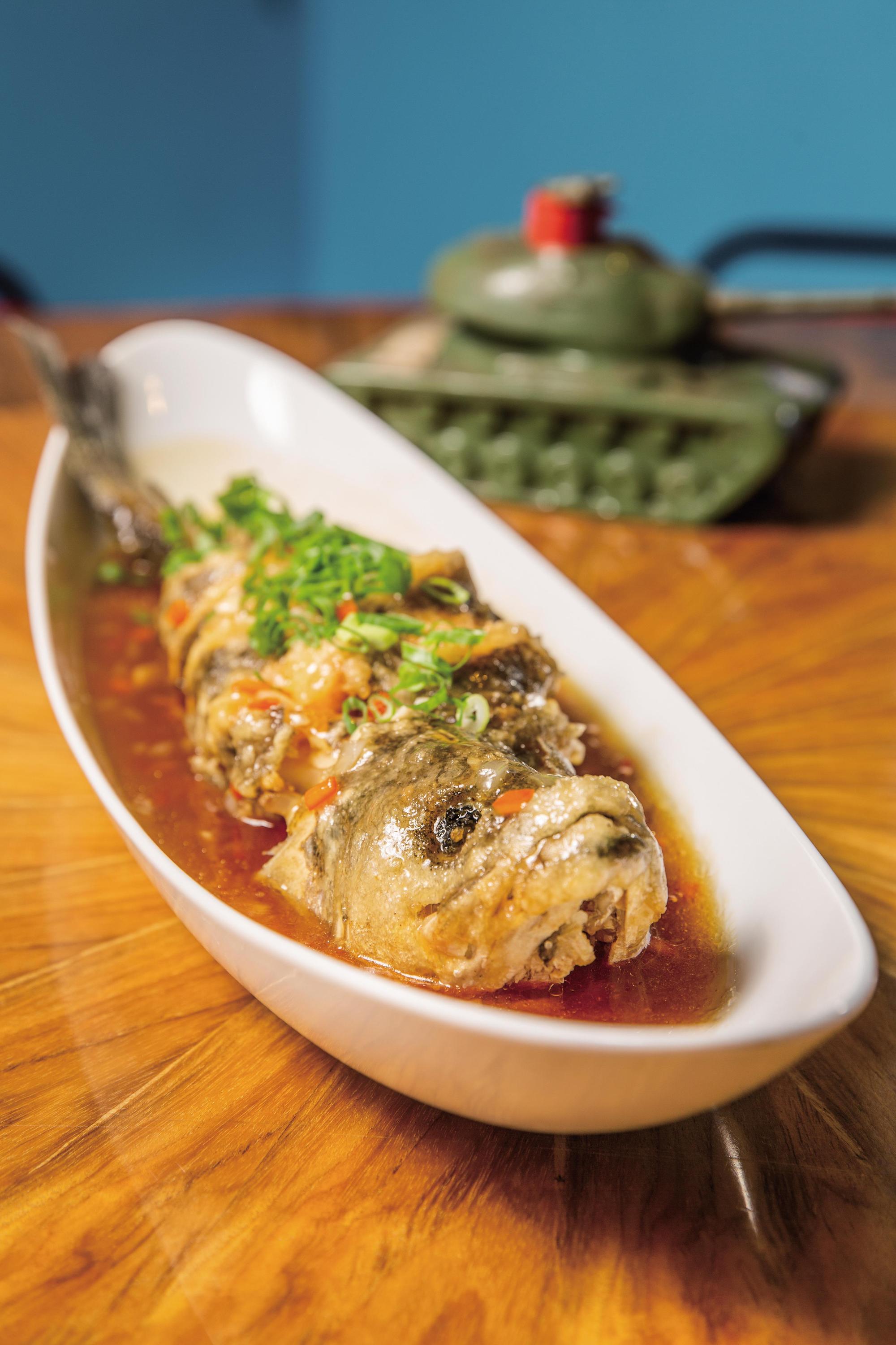 「糖醋魚」展現店家料理好功夫,將酸甜滋味深深鎖在魚肉裡。