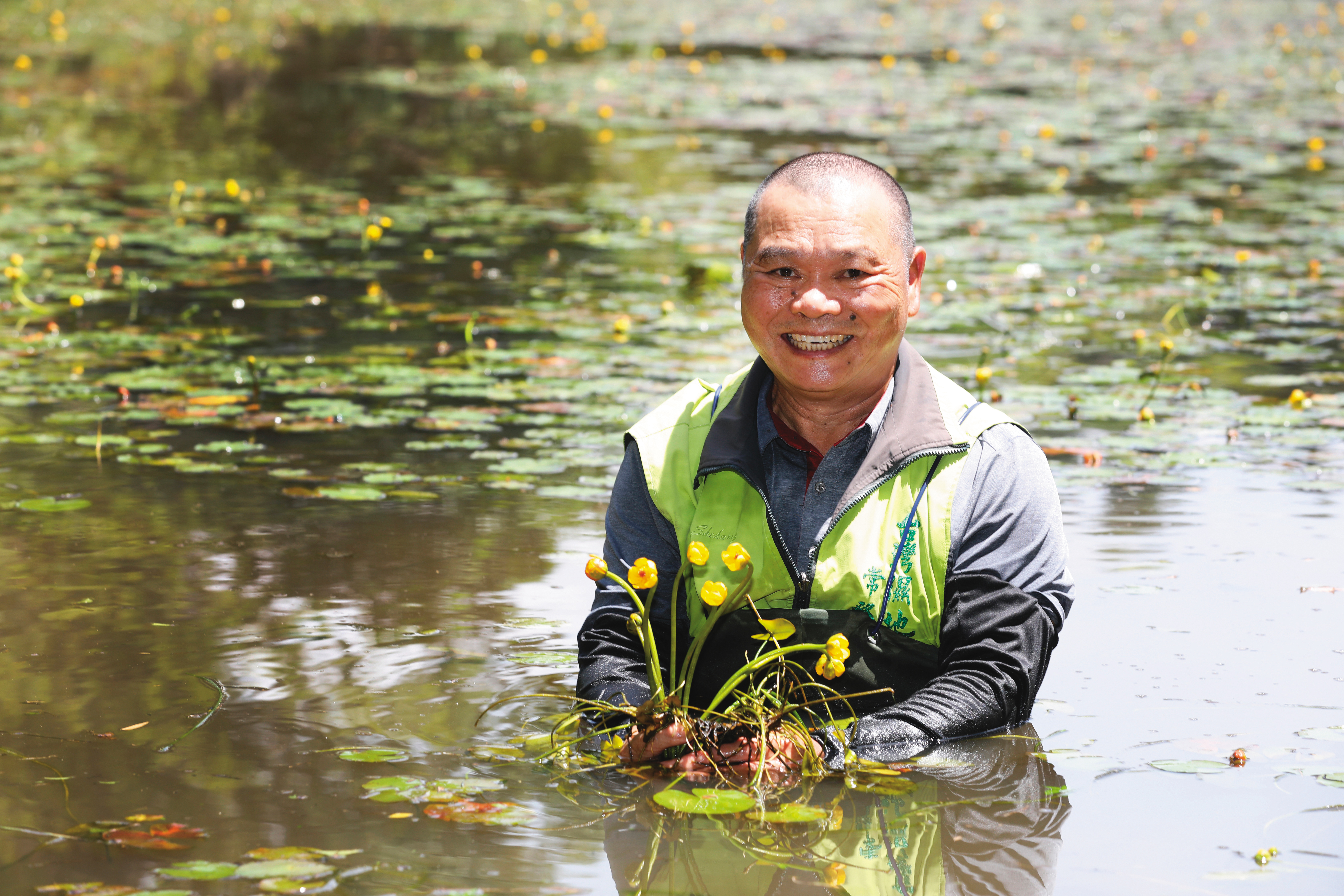 吳聲昱從小就與埤塘中的生態非常親近。
