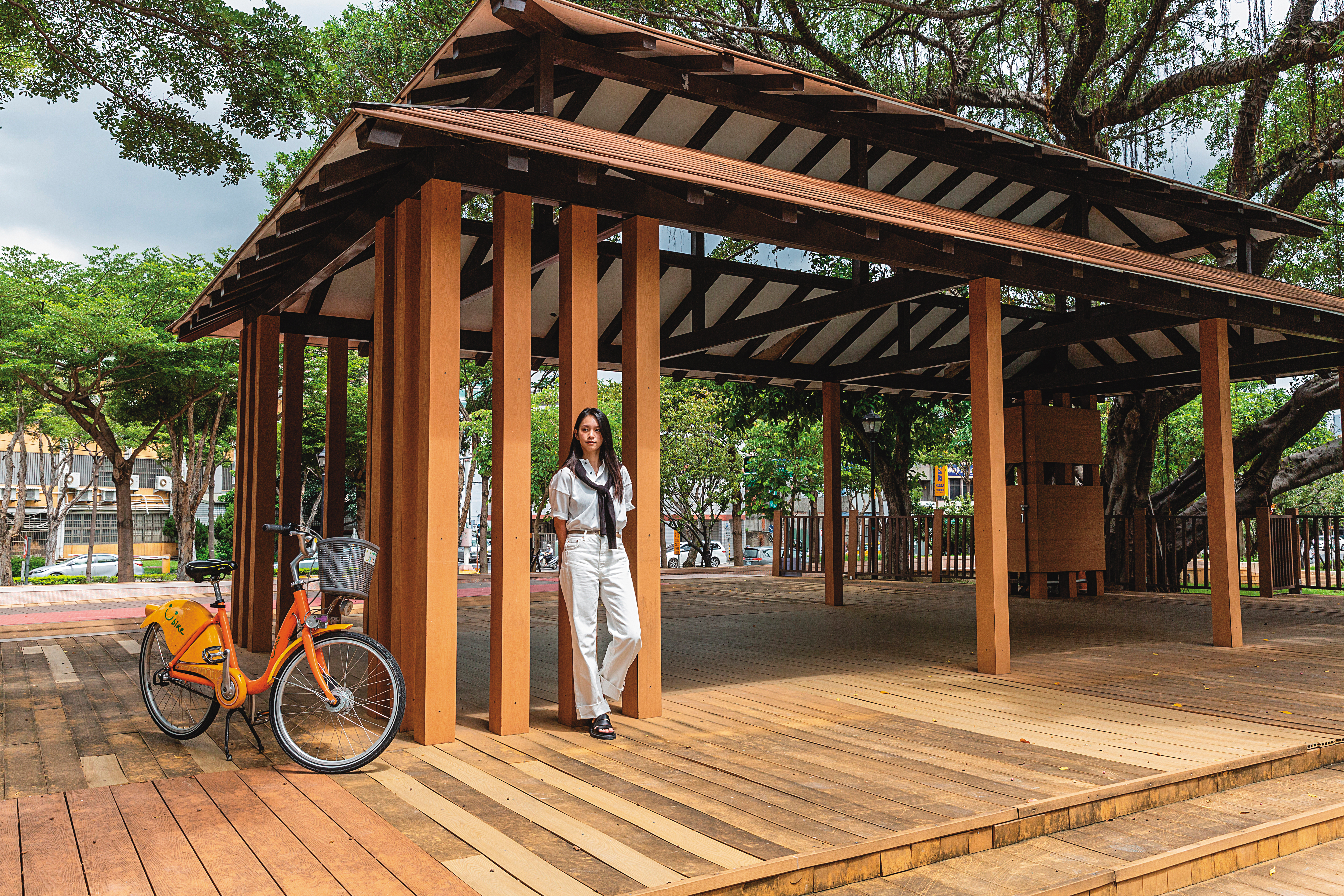 在綠樹圍繞的日式涼亭歇息，享受喧囂城市的一隅寧靜。