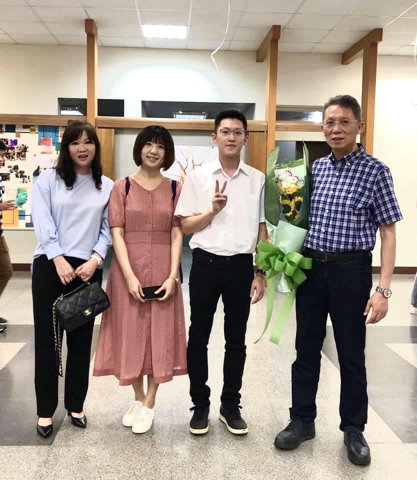 柳紀綸（右）會排除萬難會參與兒女的大小活動，被女兒暱稱是全家人的「阿綸司機」。（柳紀綸提供）