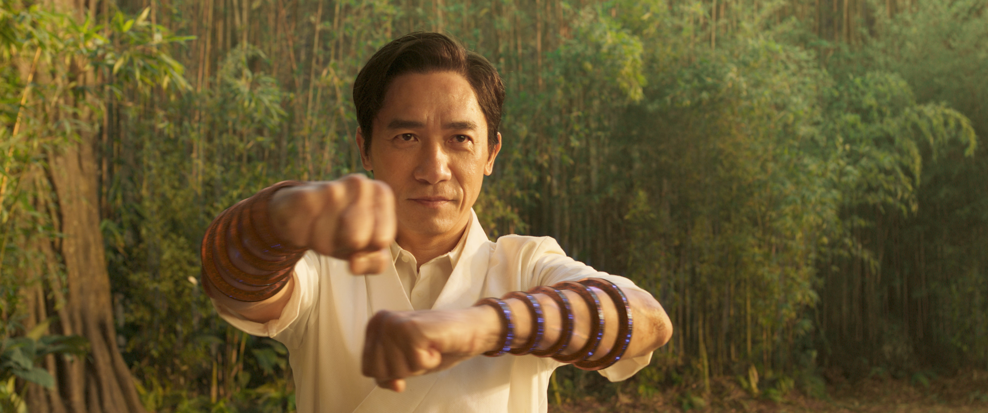 《尚氣與十環傳奇》因為得到十環的力量，讓文武成為一代梟雄。（迪士尼提供）