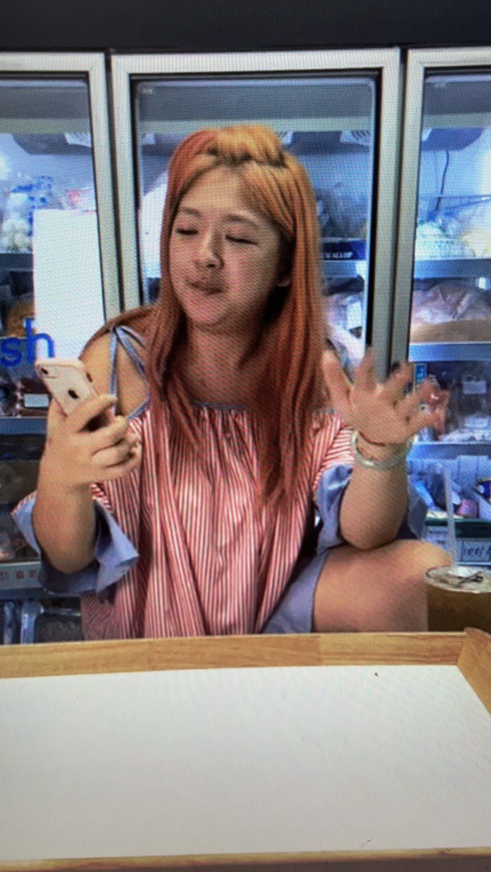 花媽6年前一身台妹打扮，身材也很肥胖，但成了直播主後，懂得打扮也學會瘦身。（花媽提供）