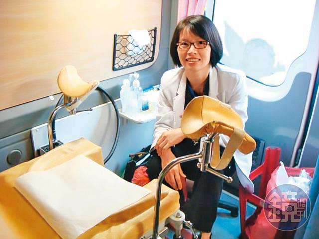 2012年萬美麗曾應邀到署立桃園醫院擔任助產師,協助溫柔生產試辦計畫。(萬美麗提供)