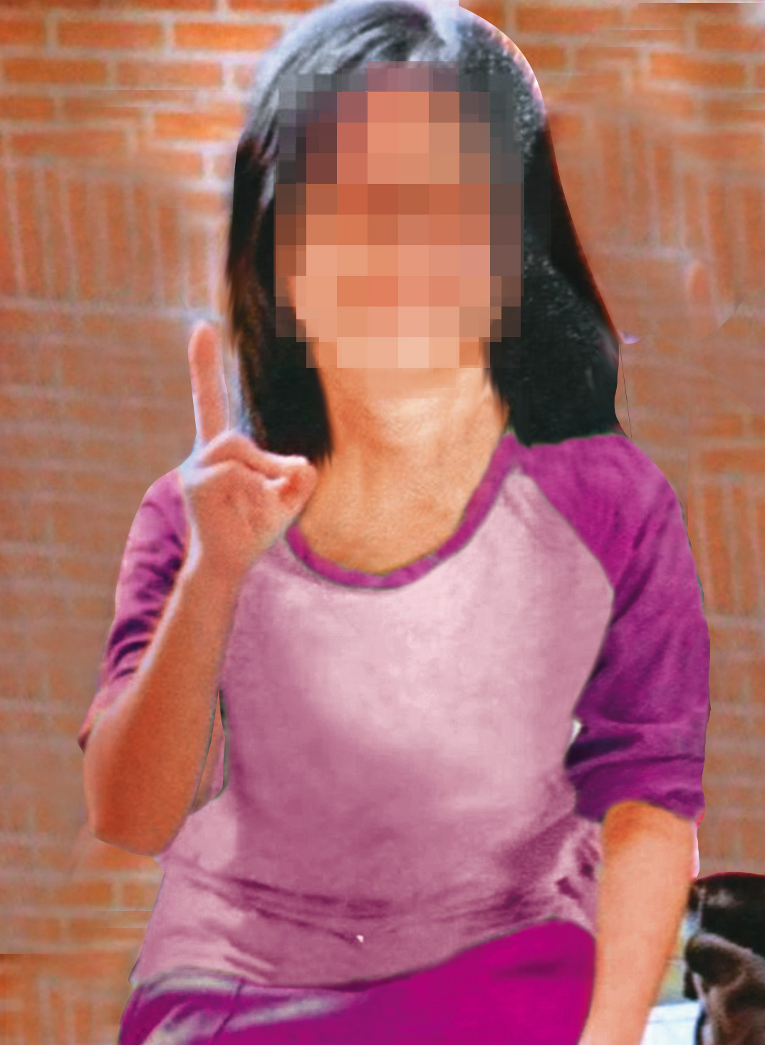 被害人C女文靜、善良，但因有社交障礙，在學校常遭霸凌。背景、服裝經變色處理。（翻攝畫面）