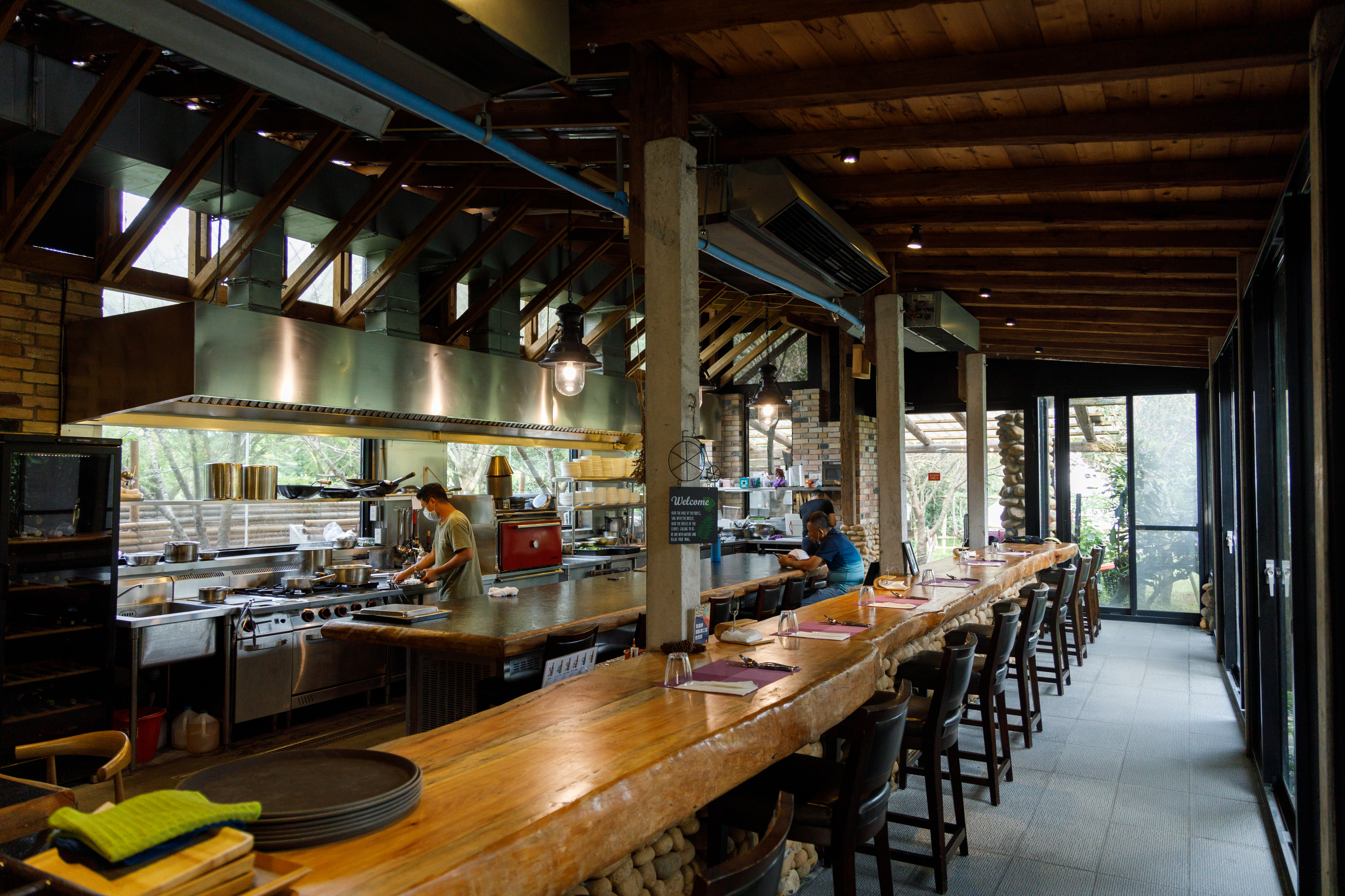 以「農村米其林」為目標，設計質感小農餐桌。