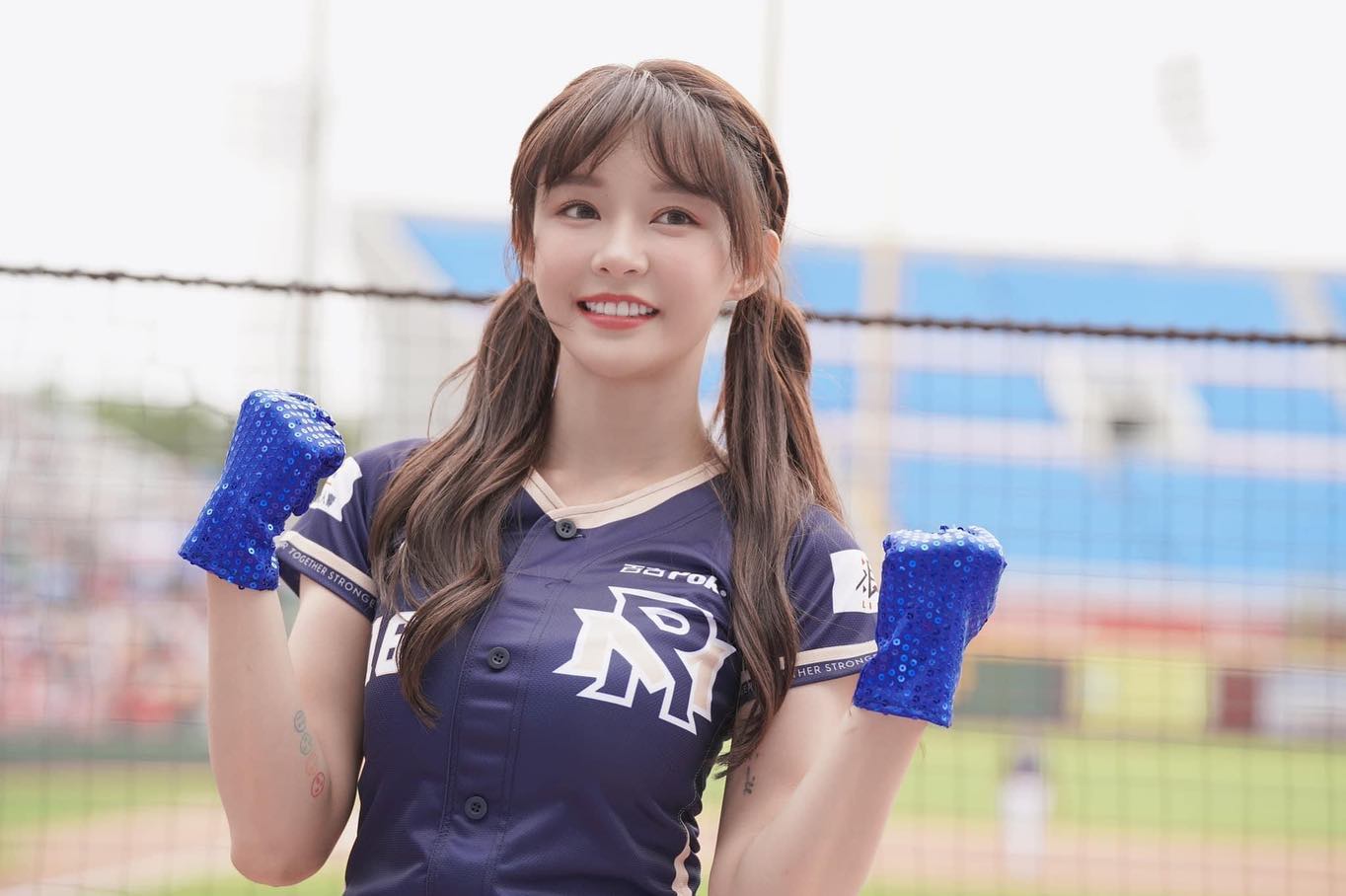 長相甜美的陳怡叡擁有廣大粉絲，日前推出首本寫真《Yuri陳怡叡的南島寫真》。（翻攝陳怡叡臉書）