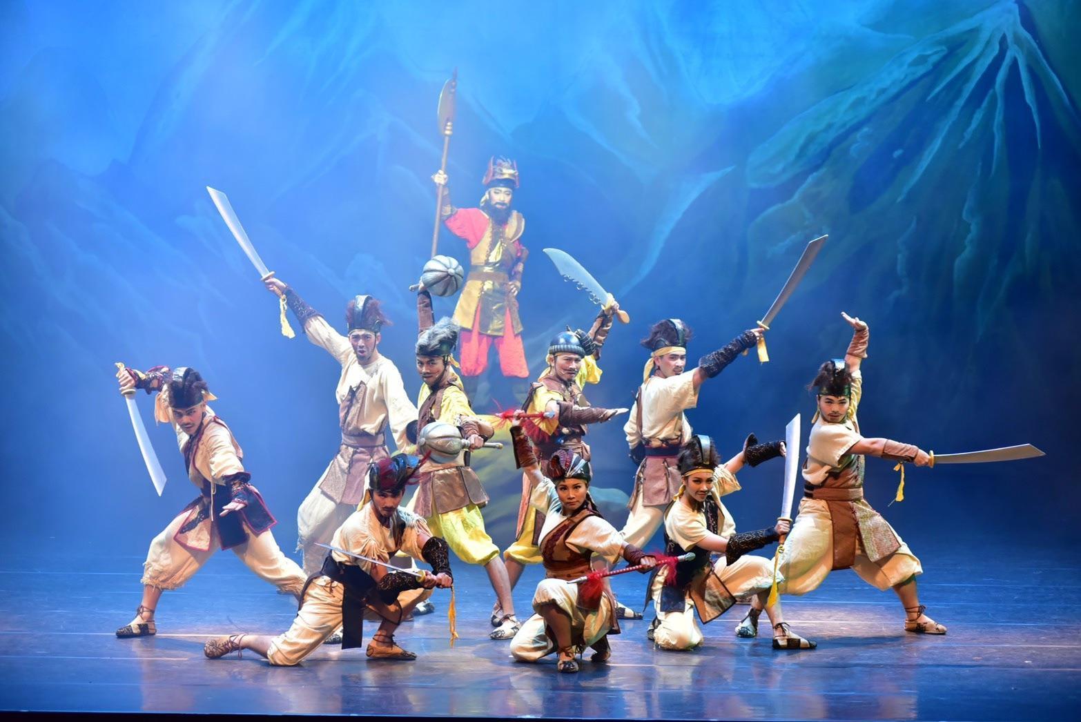 紙風車劇團昨(4日)在臺中市中山堂演出兩場《三國奇遇記》。(紙風車劇團提供)