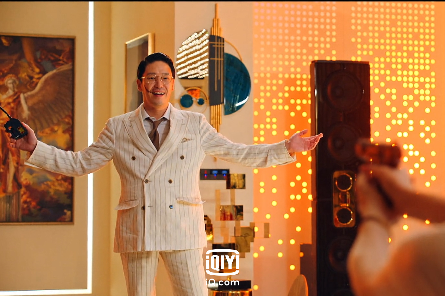 嚴基俊飾演的大魔王朱丹泰在《Penthouse上流戰爭第三季》終於遭制裁。（愛奇藝國際站提供）