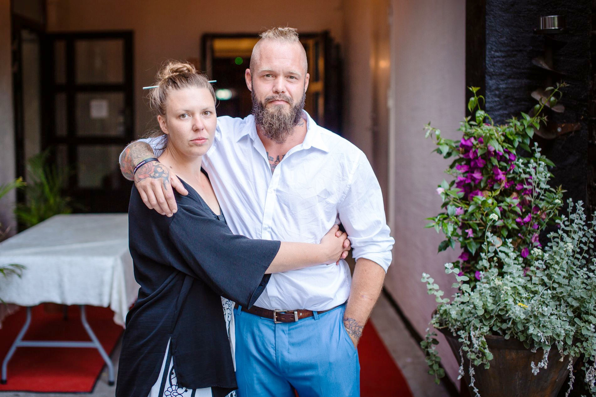 已婚的捷克女畫家為偷她畫作的小偷作畫,過程中兩人居然產生情愫,畫作完成後,依然糾纏難解。(海鵬提供)