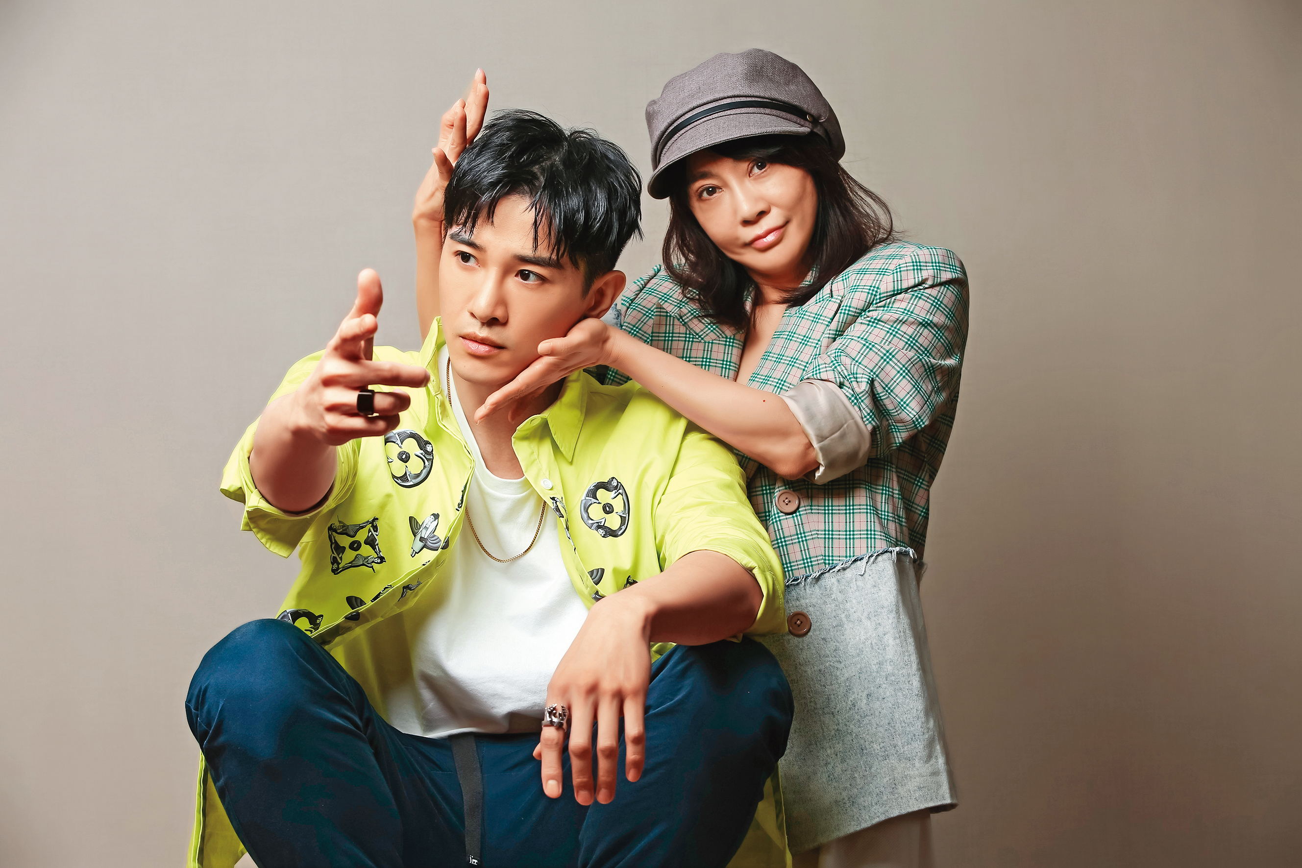 柴智屏（右）和旗下藝人張立昂（左）聯手，要從萬人海選中，挖掘出下一個全智賢。