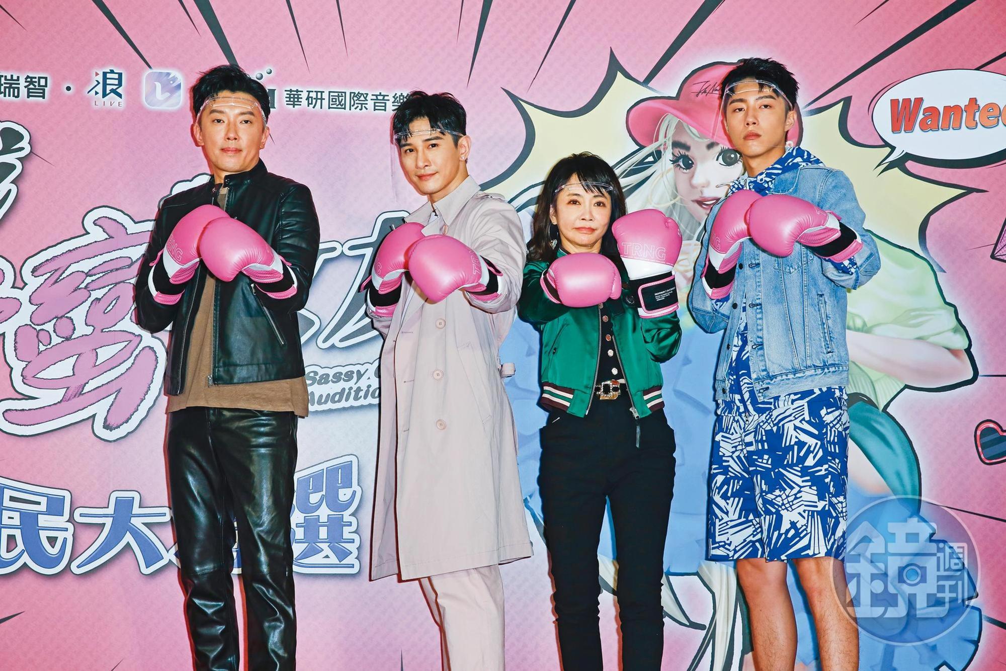 《我的野蠻女友》影集版籌備中，除了柴智屏（右二）、張立昂（左二）擔任製作人，段鈞豪（左一）、蔡凡熙（右一）也擔任「野蠻大使」，評審出適合人選。