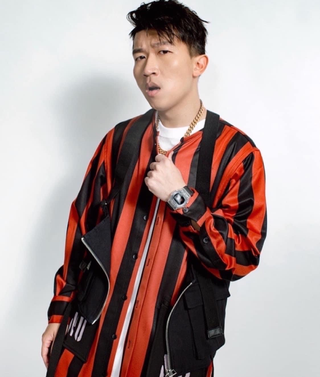 張立東自曝曾在一次表演中被自備的道具燙傷。（圖/翻攝自張立東臉書）