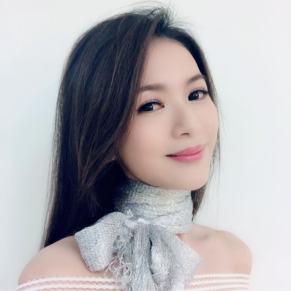 復出演刑警的星卉，打完AZ疫苗第一天就冒出五個副作用。（翻攝自星卉臉書）