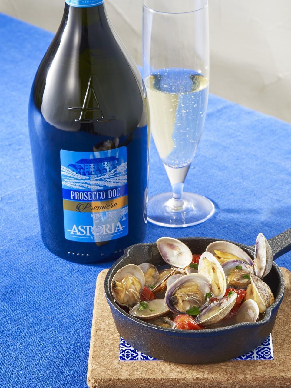 「Astoria Prosecco Treviso Premiere」喝起來有青蘋果香,氣泡細緻、酸度柔和,適合搭海鮮料理。(699元/瓶,咖樂迪咖啡農場提供)