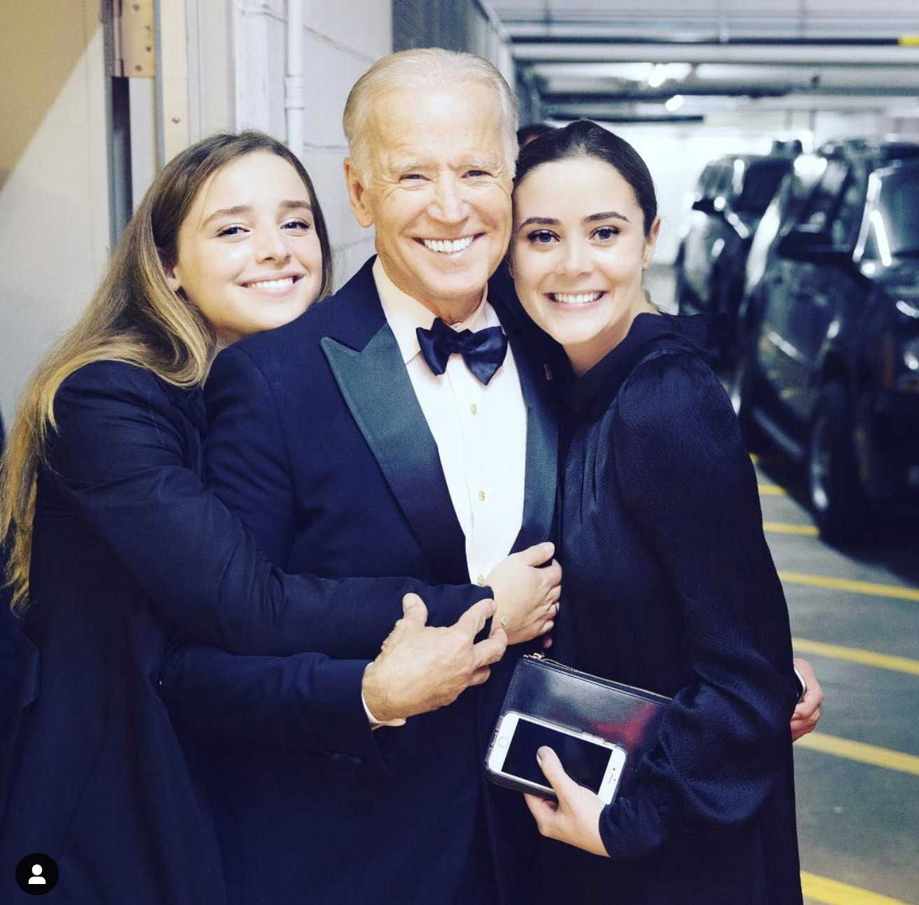 娜奧米(右)與阿公拜登相當親密,左為妹妹芬尼根。(翻攝naomibiden IG)