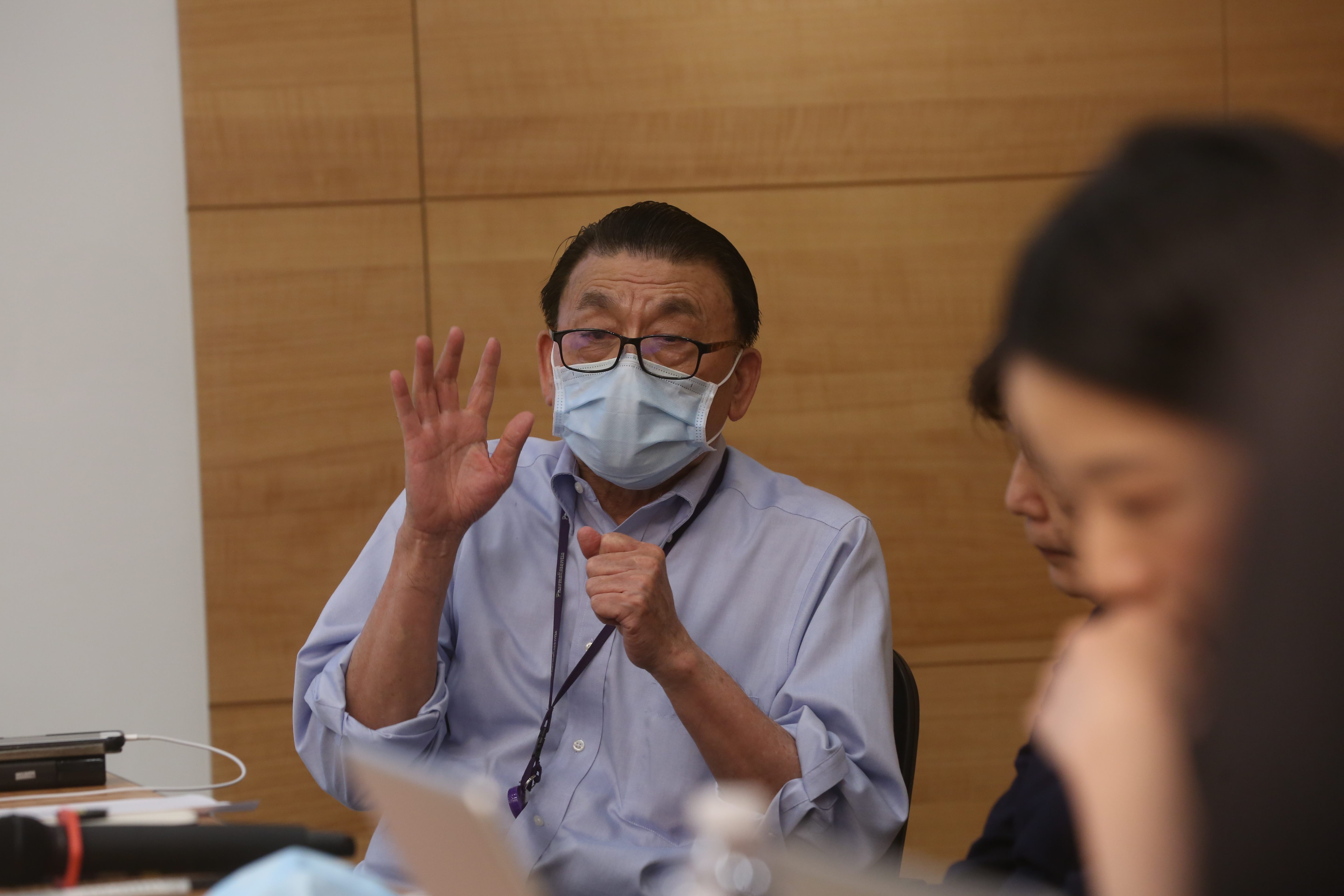 藥華藥董事長詹青柳和執行長林國鐘（右）親上火線，重申與AOP奮戰到底決心不變。