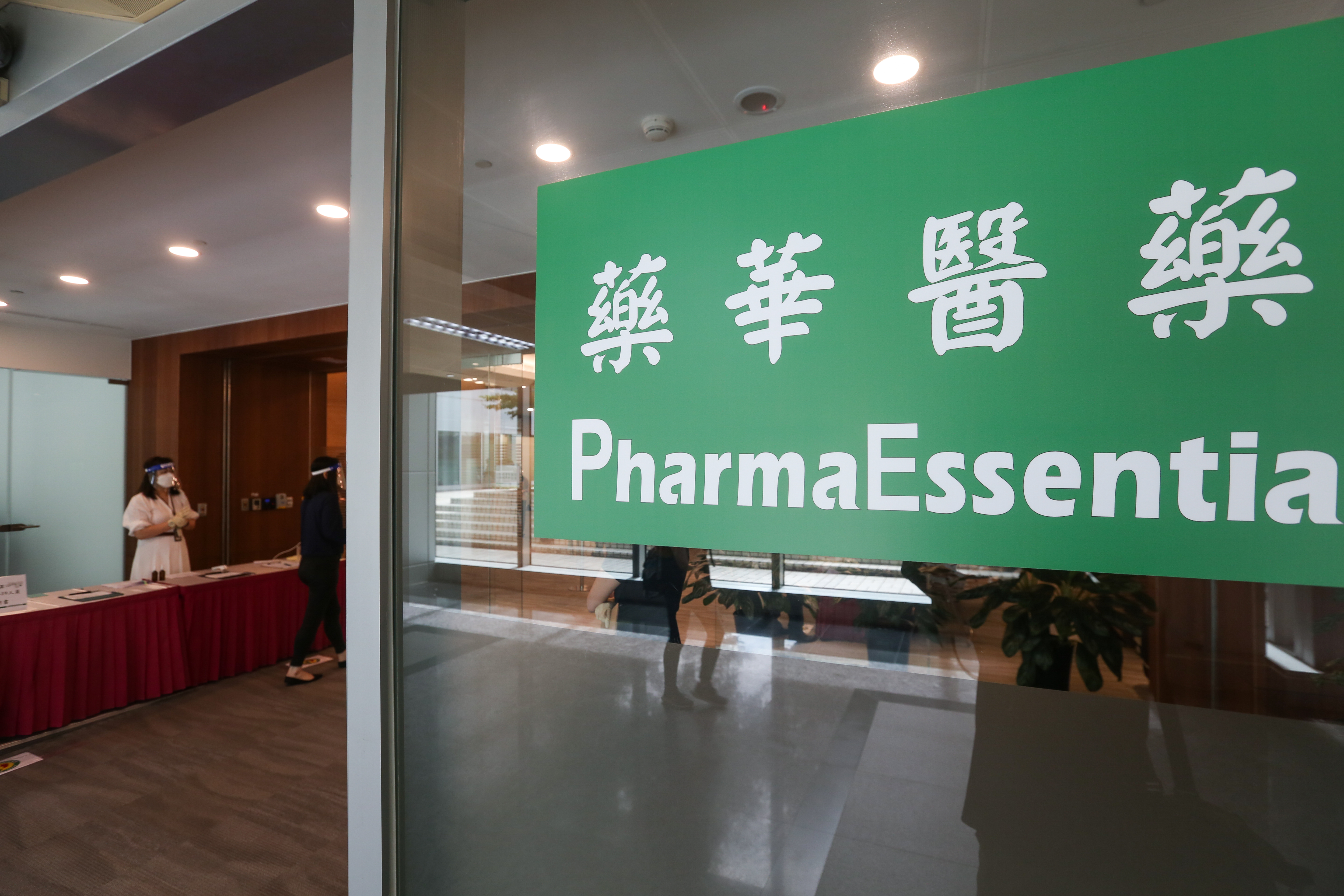 藥華藥握有新藥P1101專利，豈料授權夥伴AOP反咬大打法律戰，竟淪為全額交割股的炸彈。